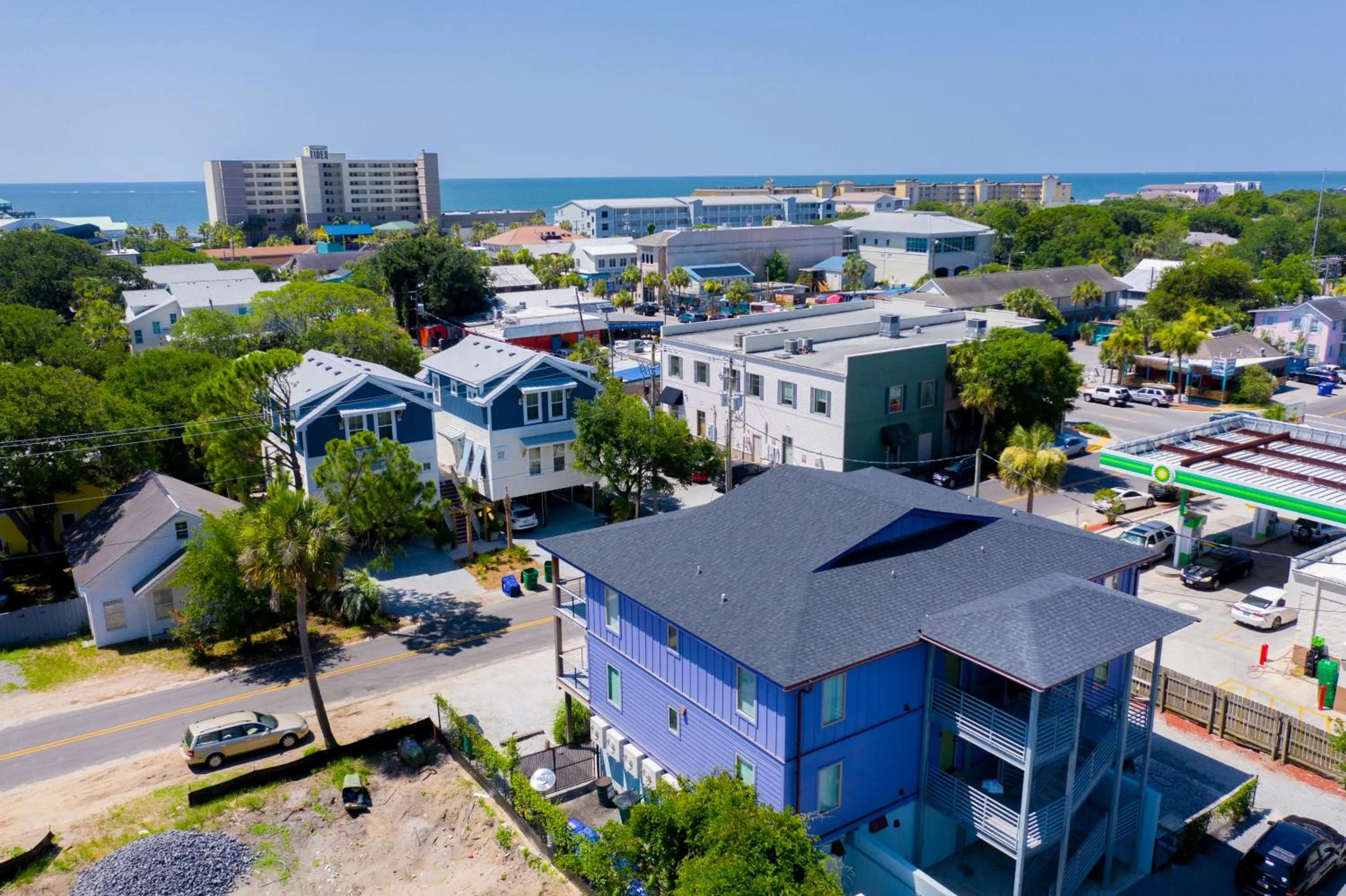 Property building in Folly Vacation Great Location, Super Cute & Spacious Apt B