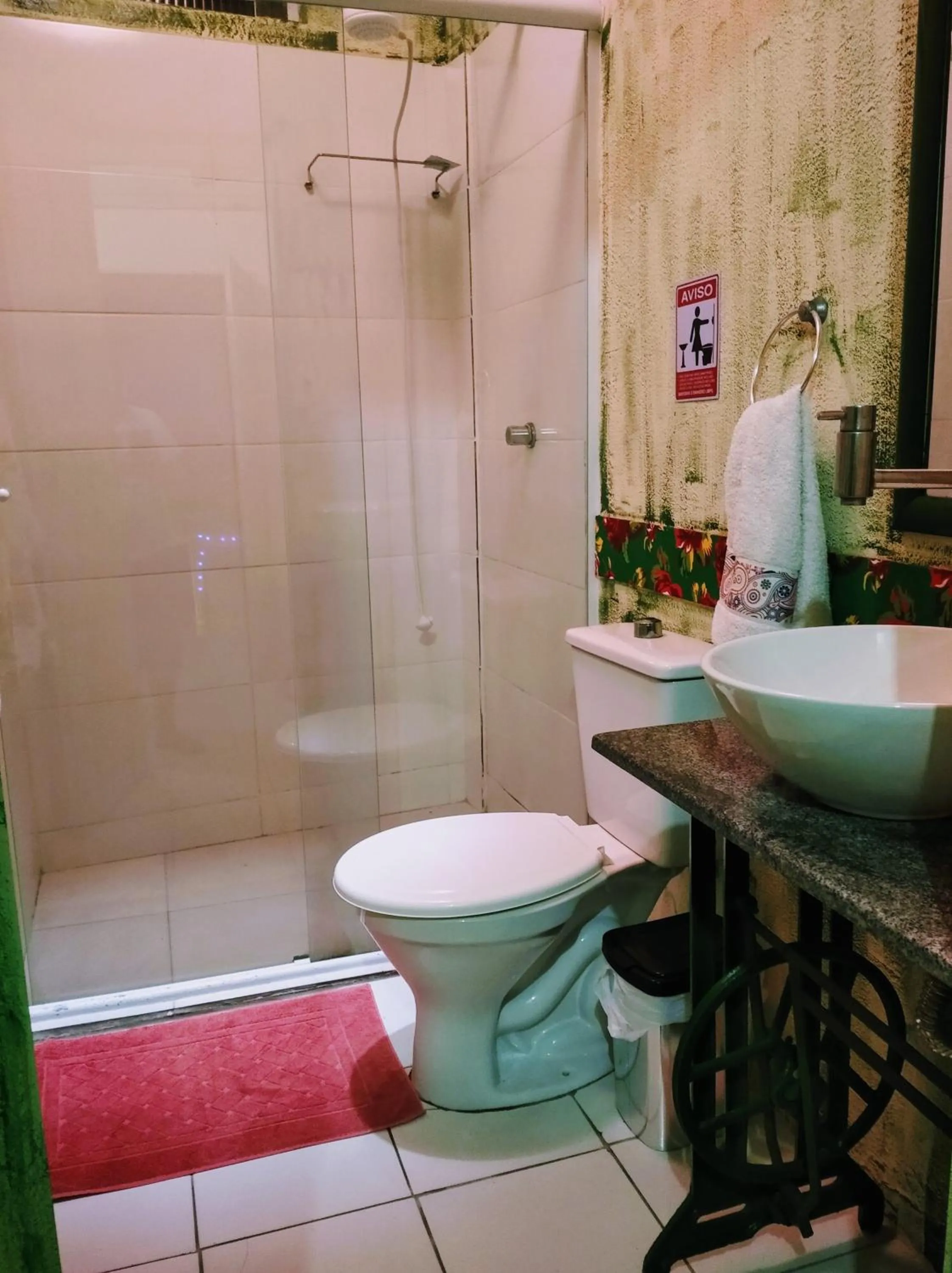 Shower in Hostel Aroeira do campo