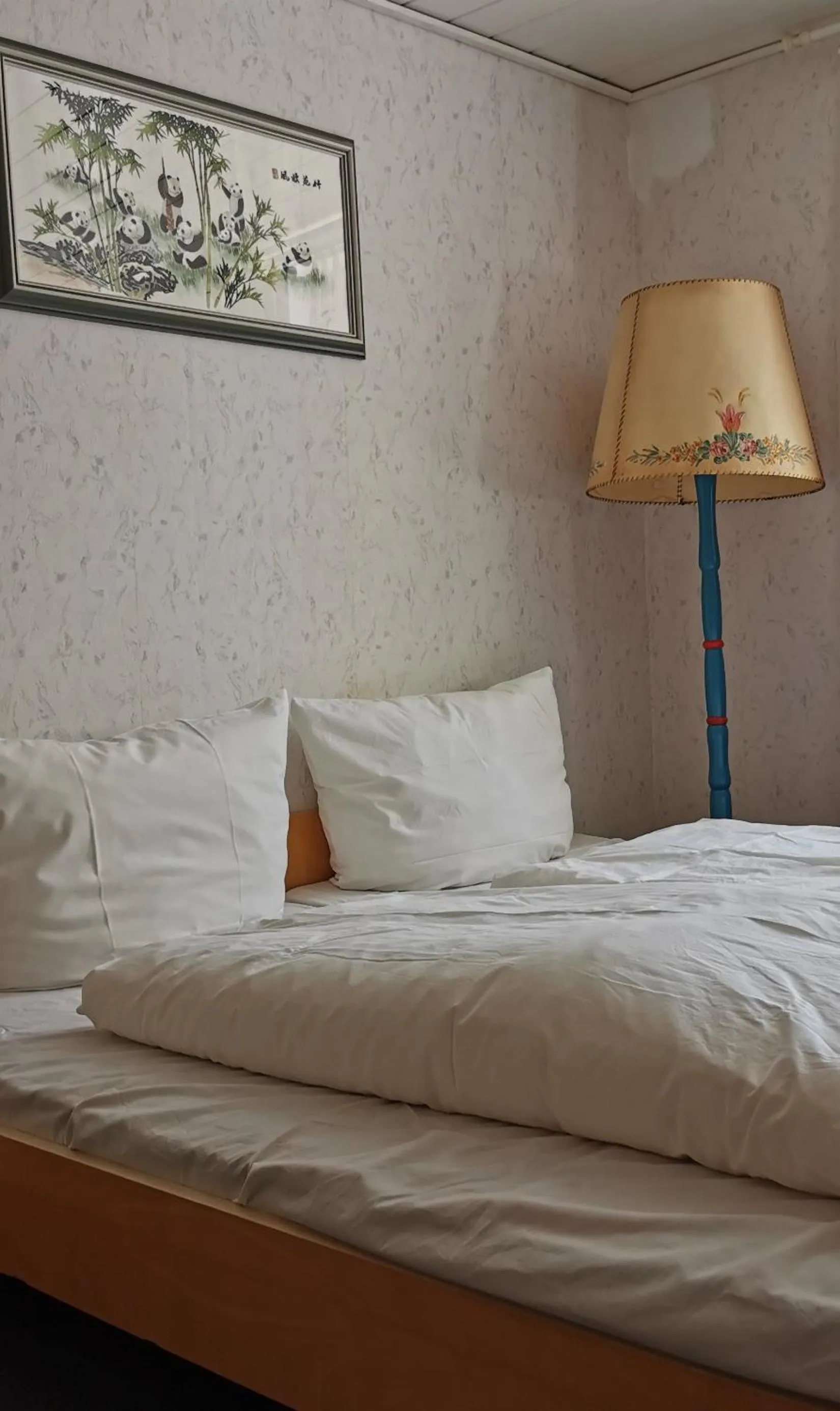 Bed in China Restaurant Hotel Lotus