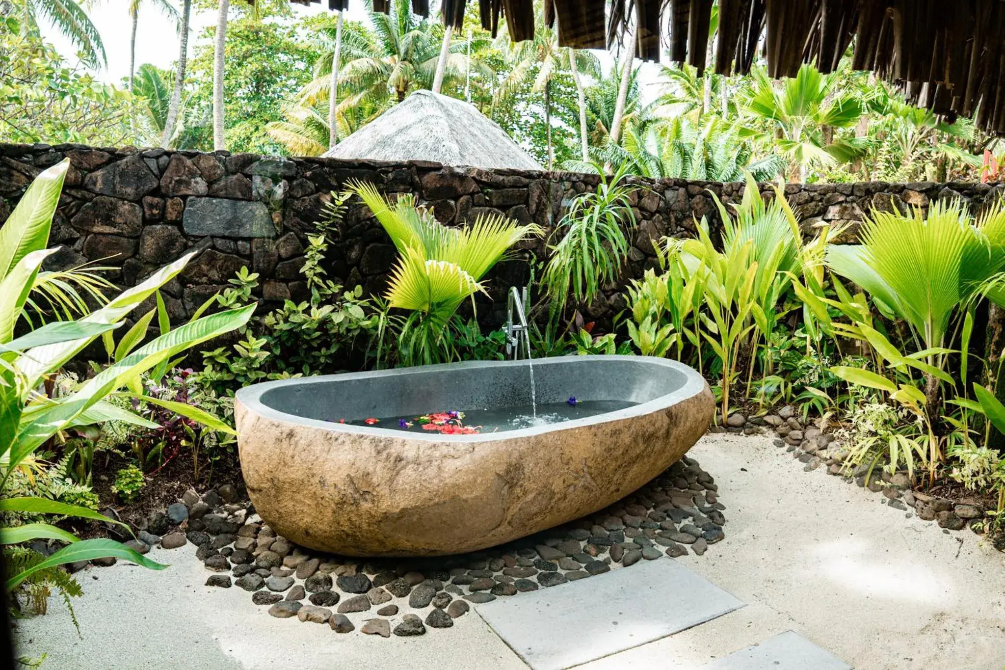 Royal Pool Beach Villa in Le Taha'a by Pearl Resorts Royal Pool Beach Villa in Le Taha'a by Pearl Resorts