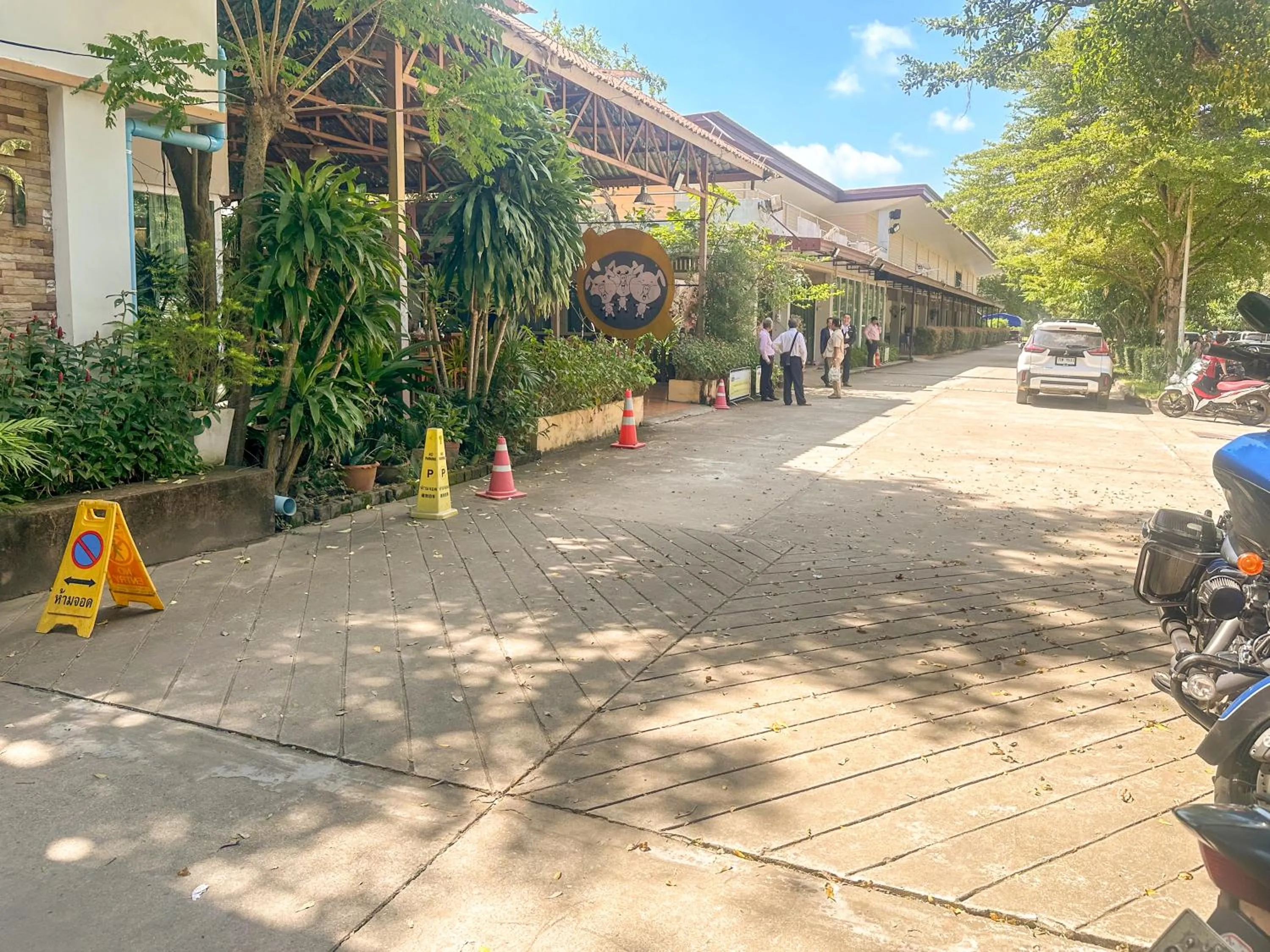 Parking in Baiboon Grand Hotel