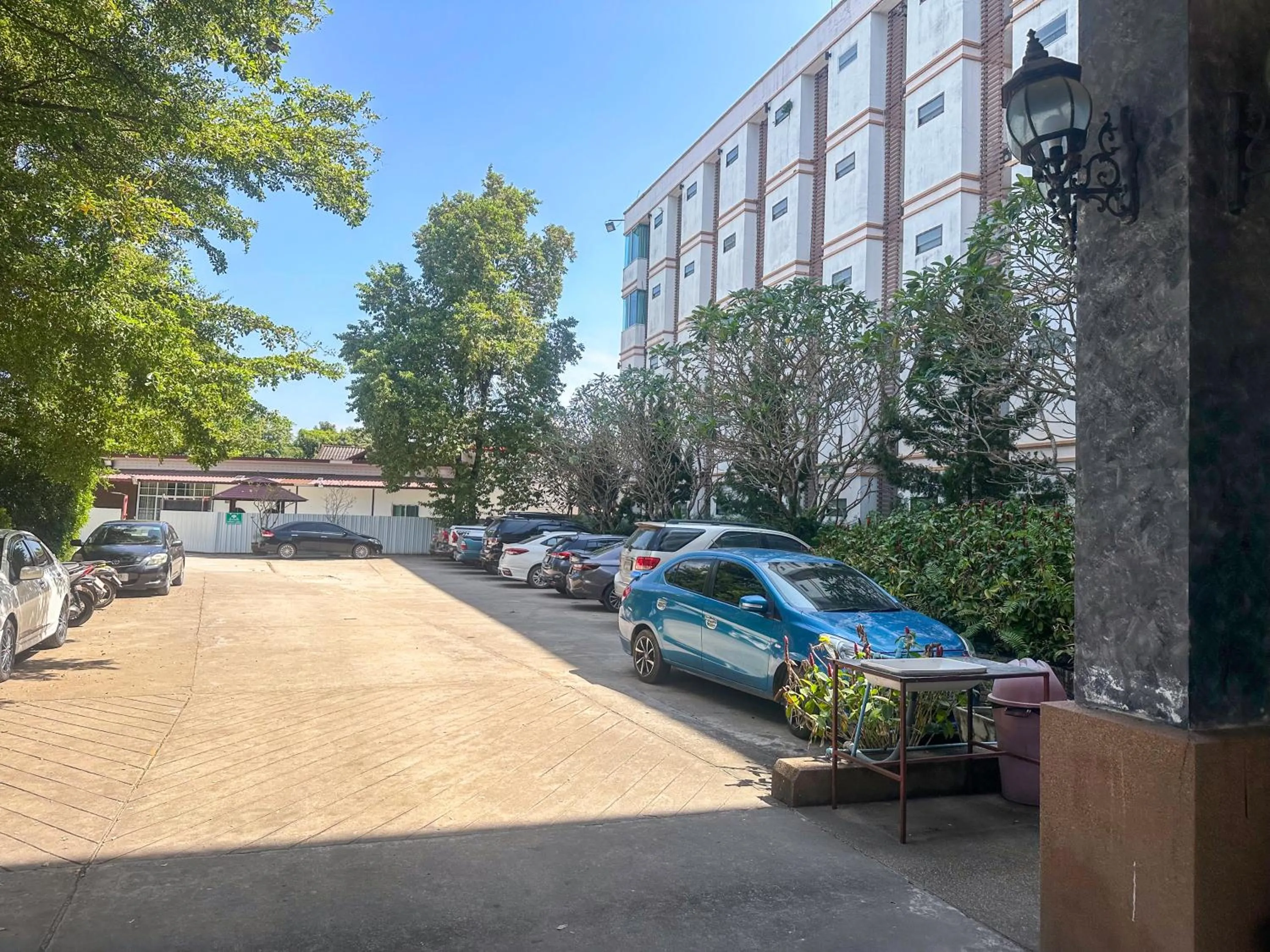 Parking in Baiboon Grand Hotel