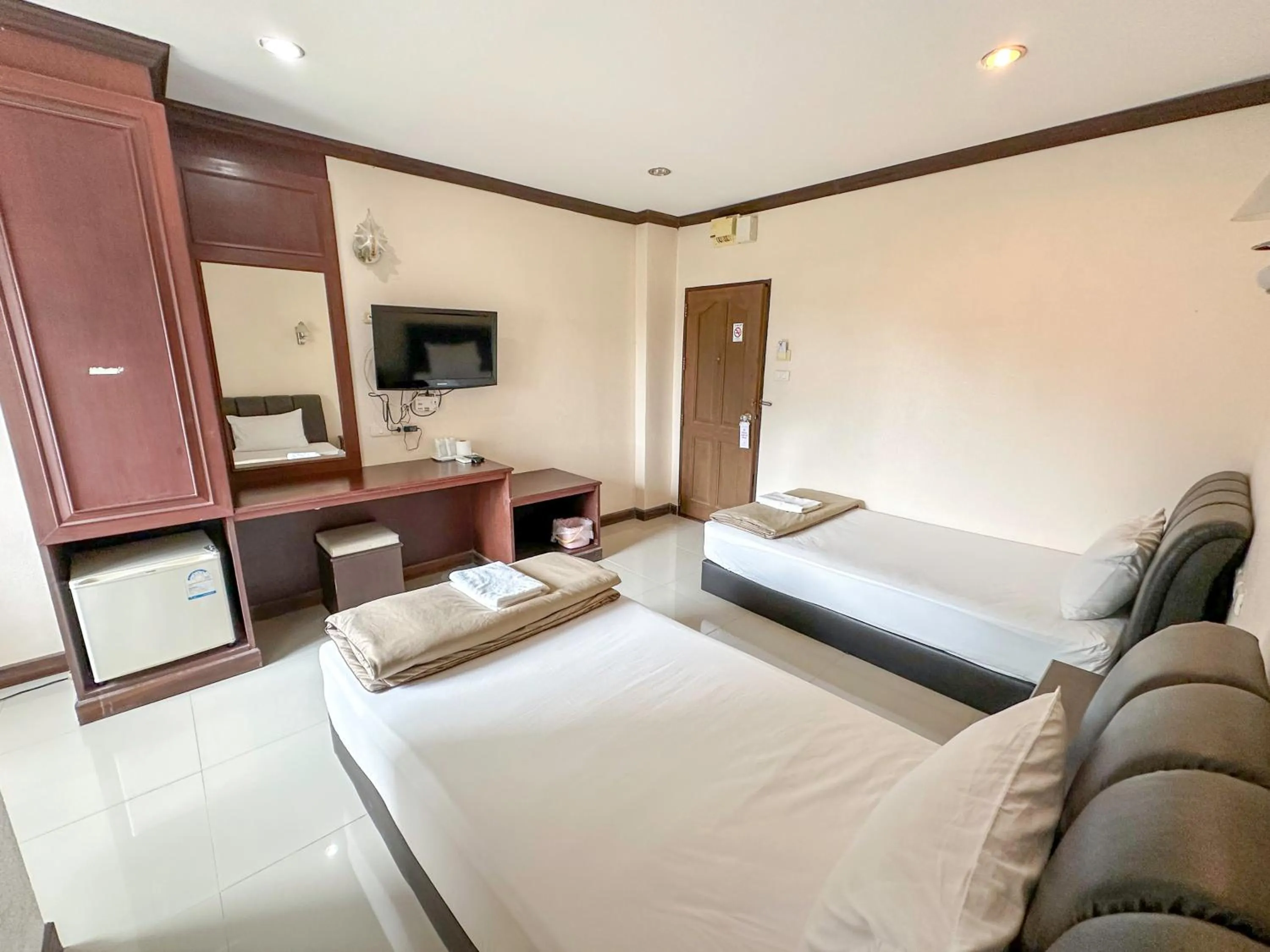 TV and multimedia, Bed in Baiboon Grand Hotel