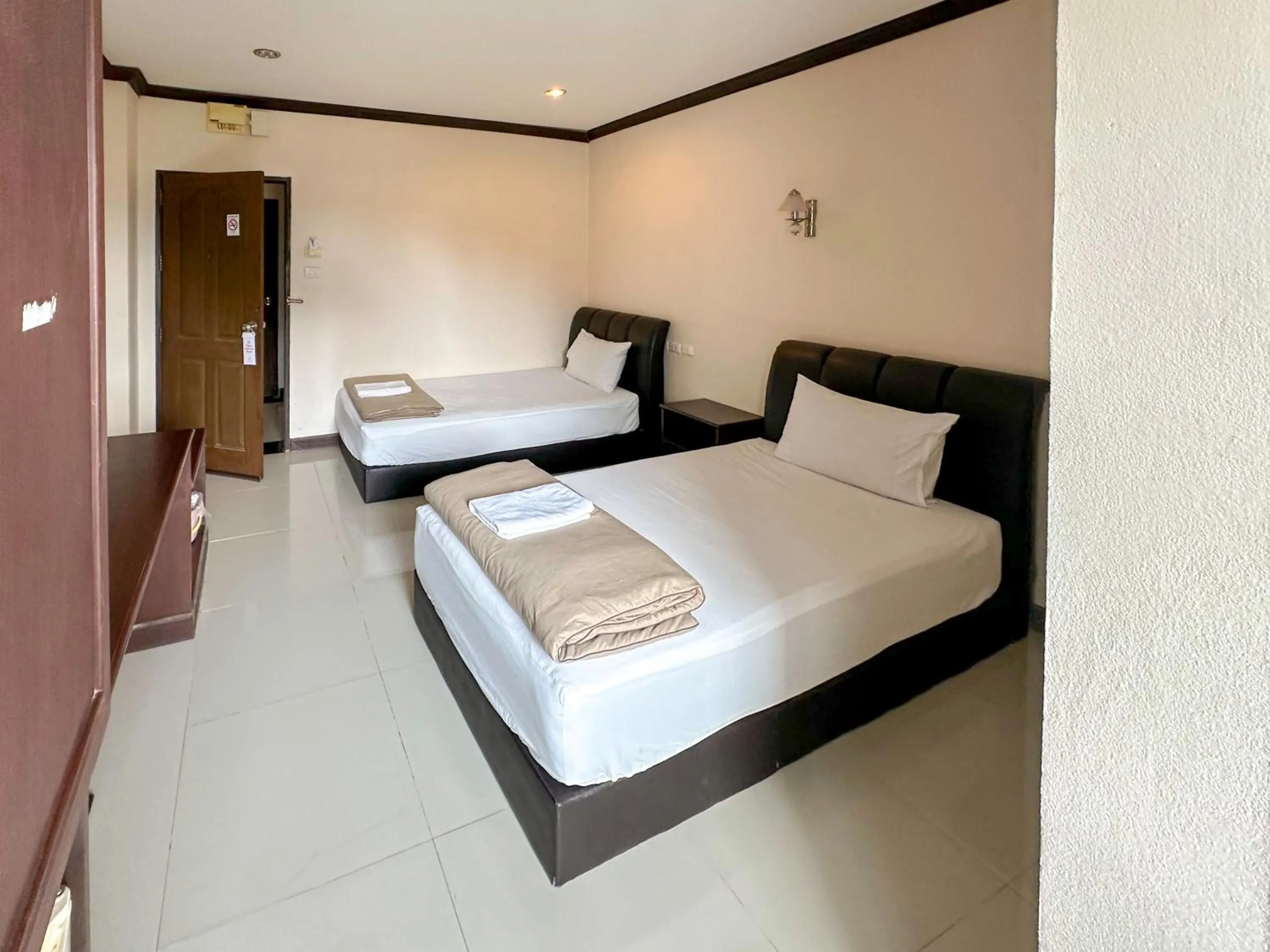 Bedroom, Bed in Baiboon Grand Hotel