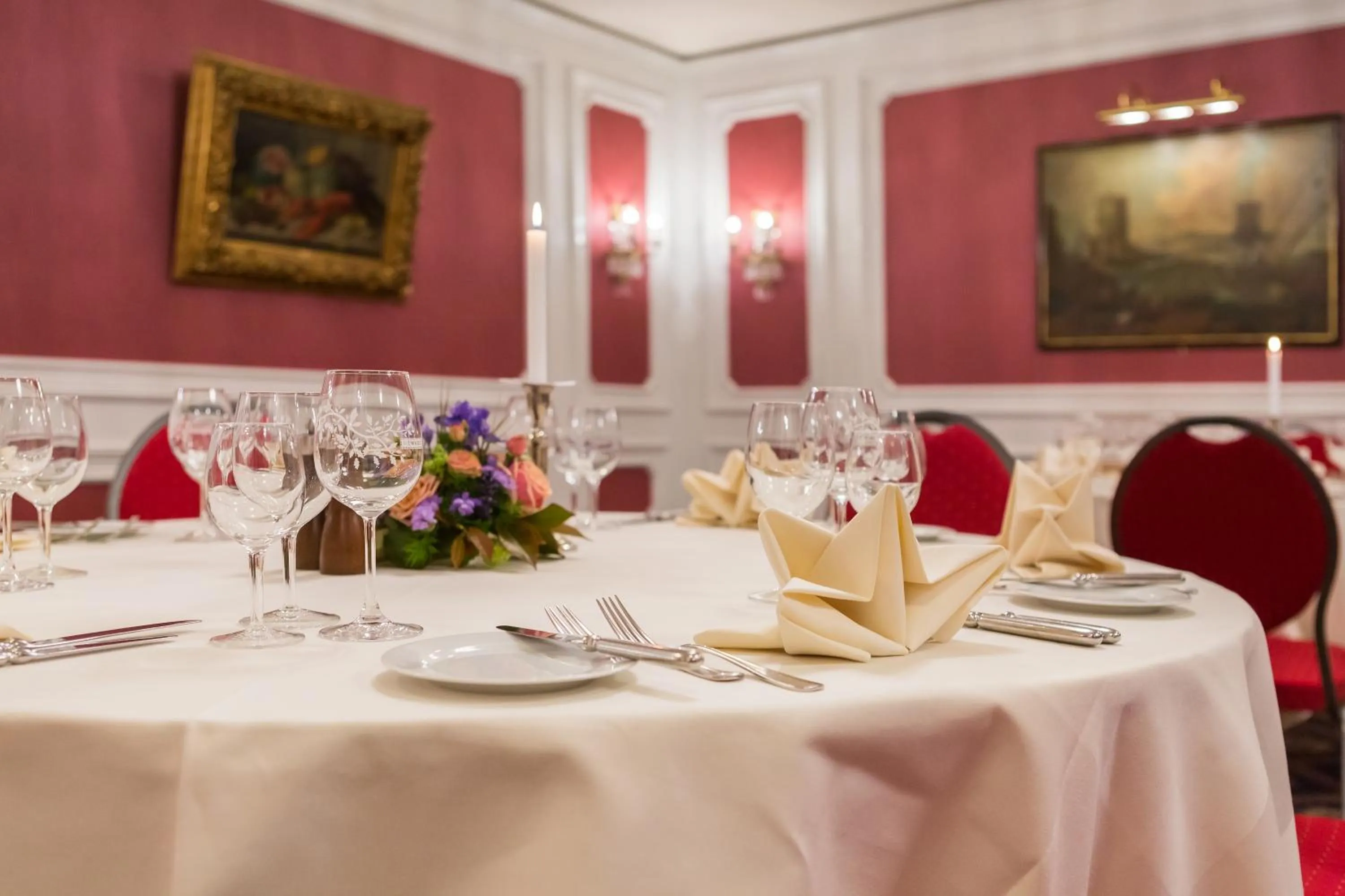 Restaurant/places to eat in Hotel Euler Basel