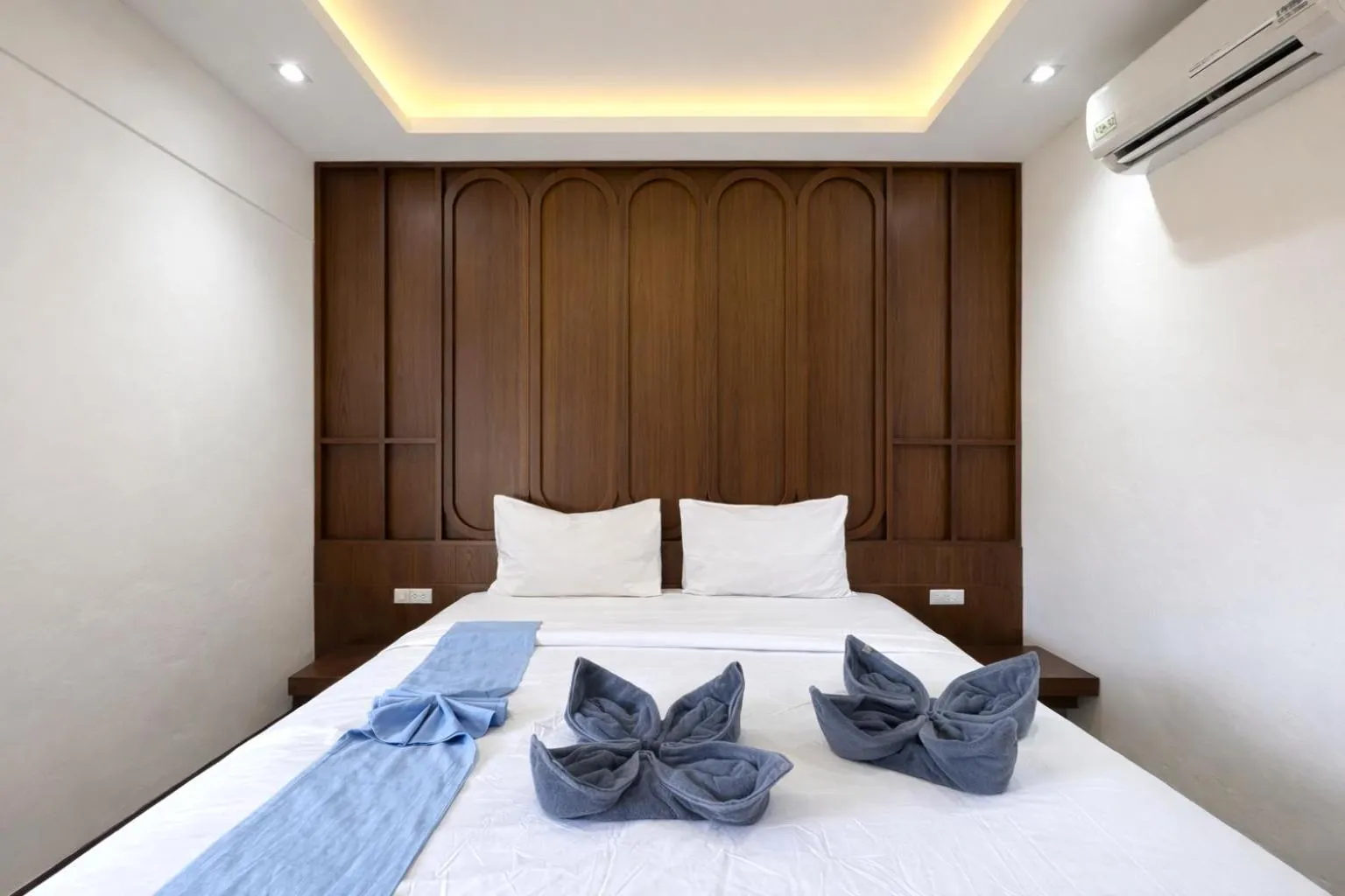 Photo of the whole room, Bed in Phi Phi Chang Grand Resort