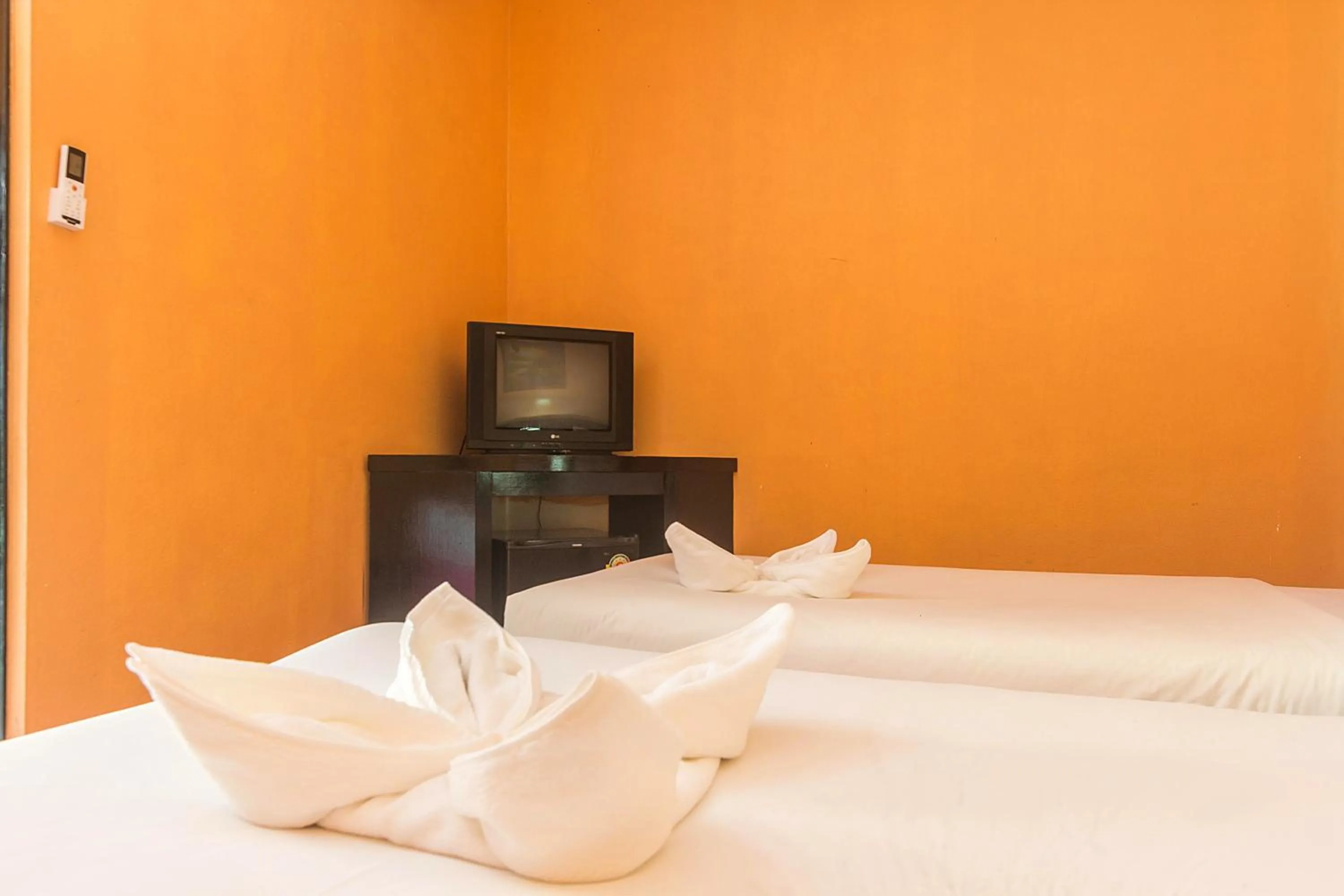 Bed in Phi Phi Chang Grand Resort