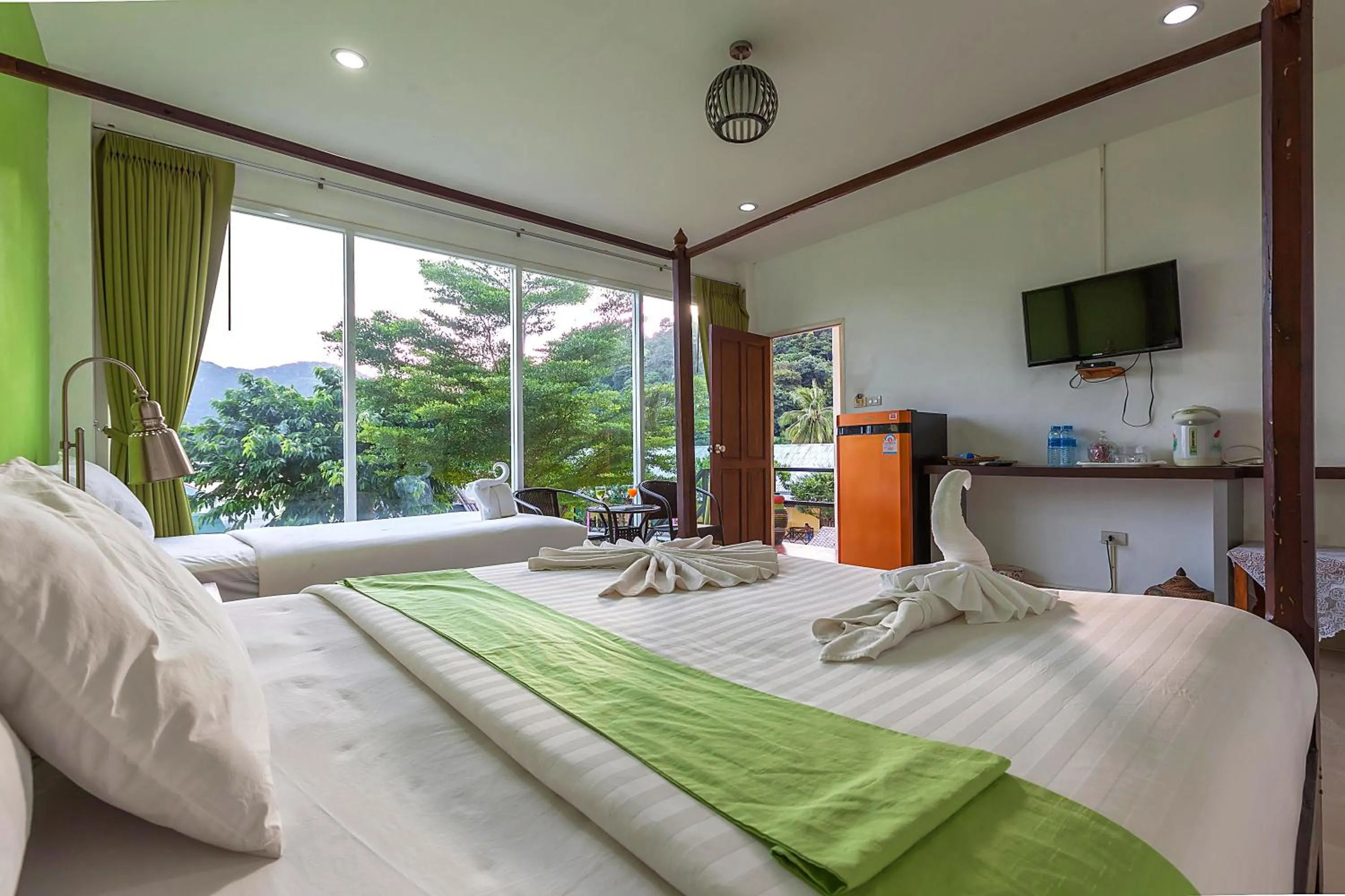 Bed in Phi Phi Chang Grand Resort