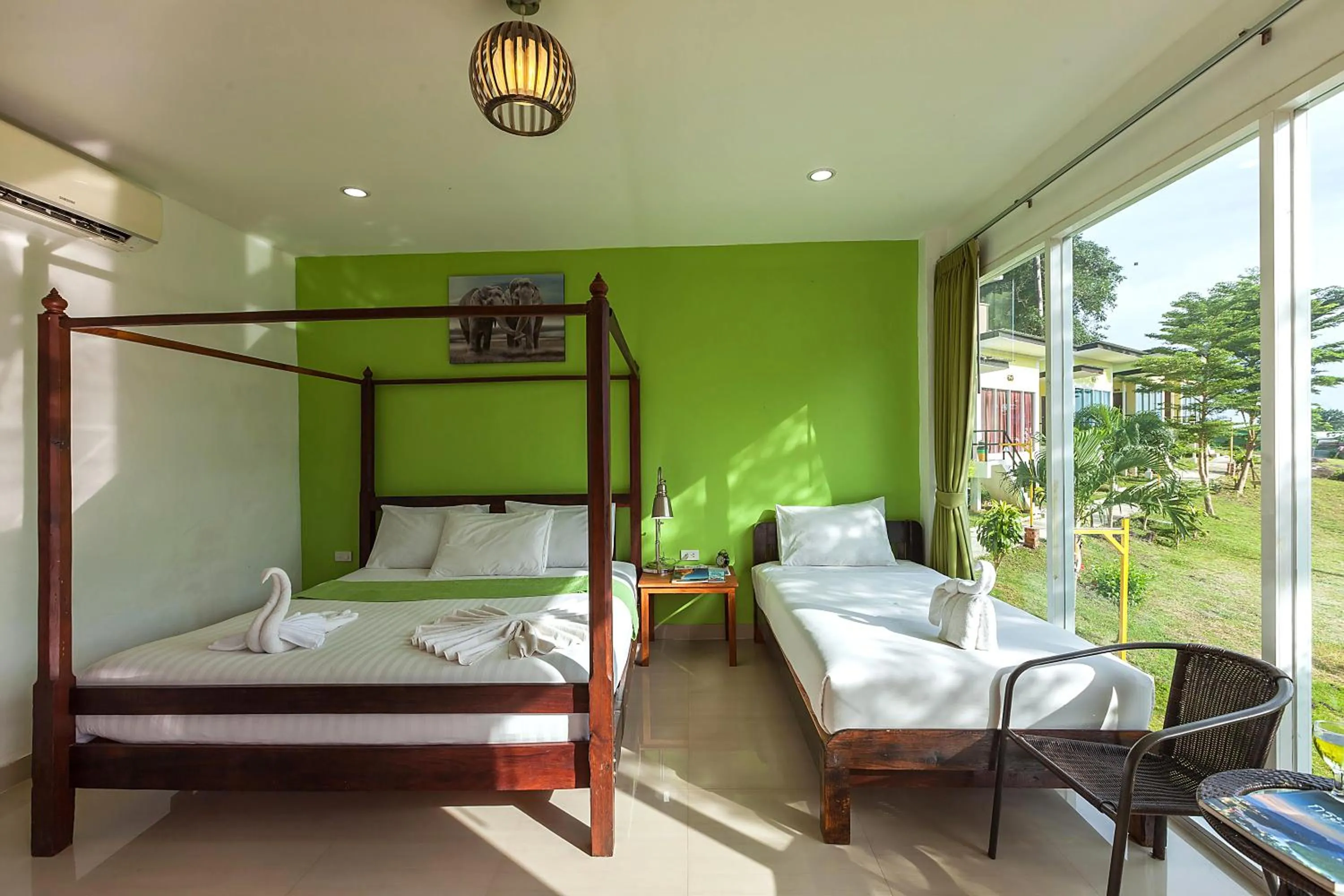 Bed in Phi Phi Chang Grand Resort