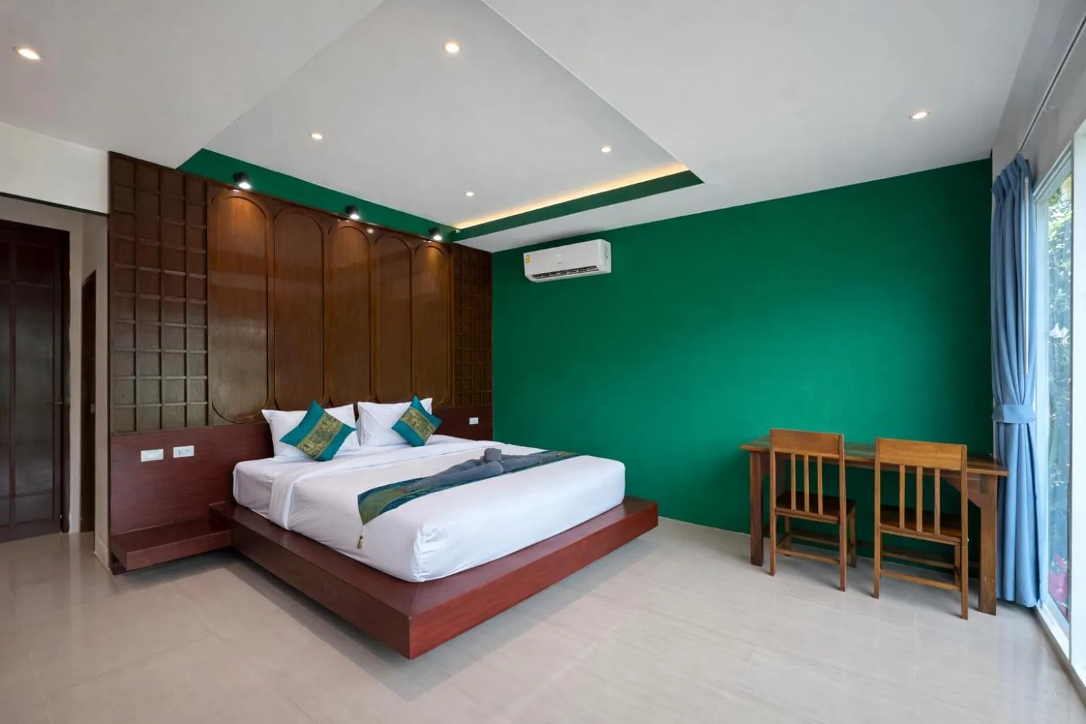 Bed in Phi Phi Chang Grand Resort