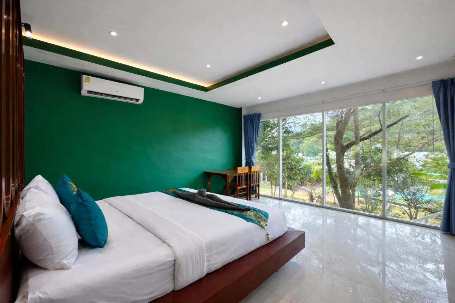 Bed in Phi Phi Chang Grand Resort