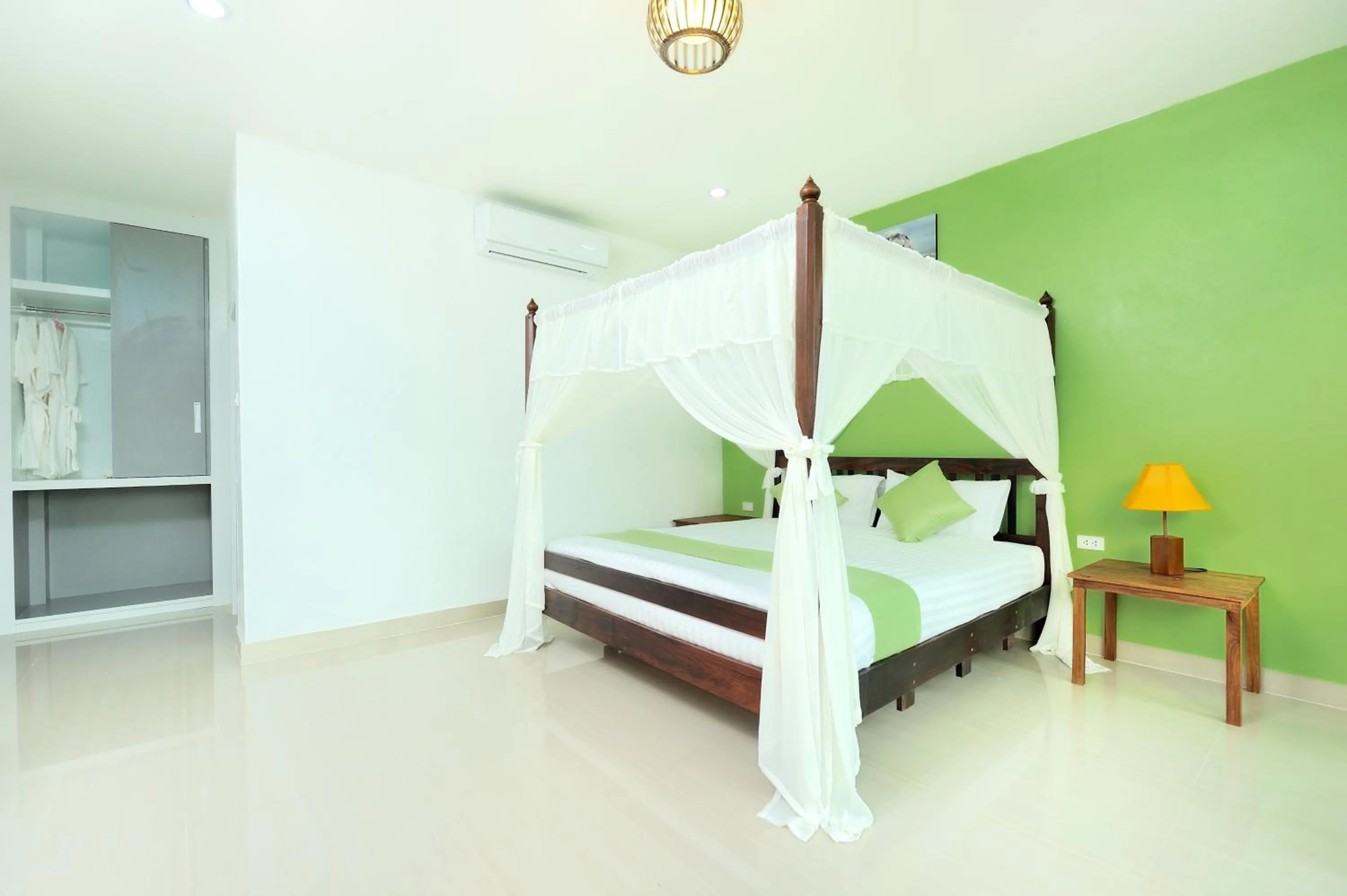 Bed in Phi Phi Chang Grand Resort