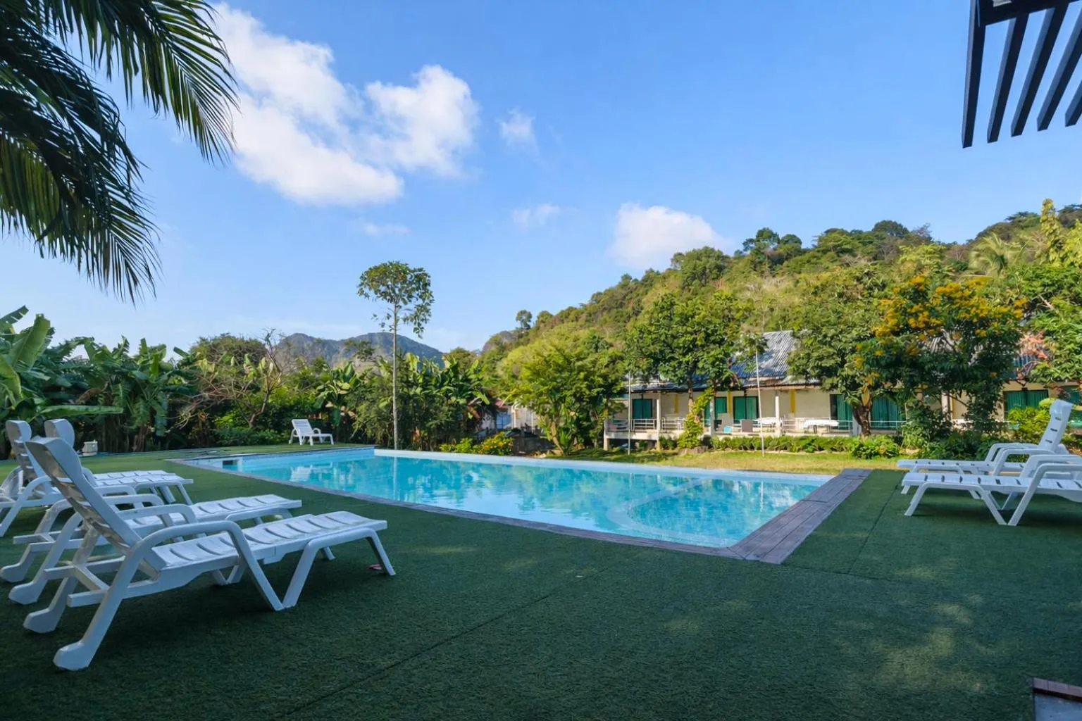 Swimming pool in Phi Phi Chang Grand Resort