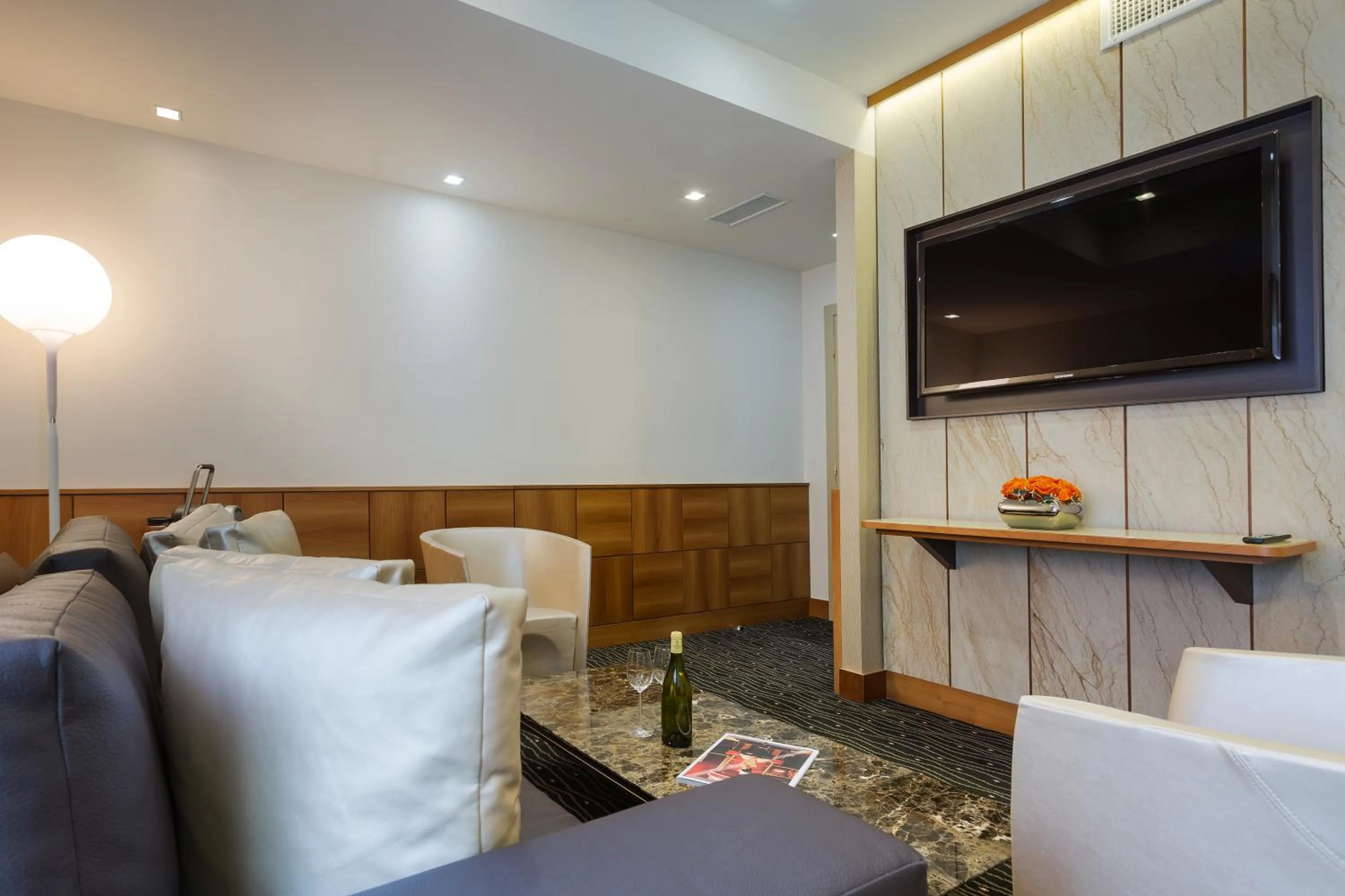 Photo of the whole room in Hotel St.Gotthard