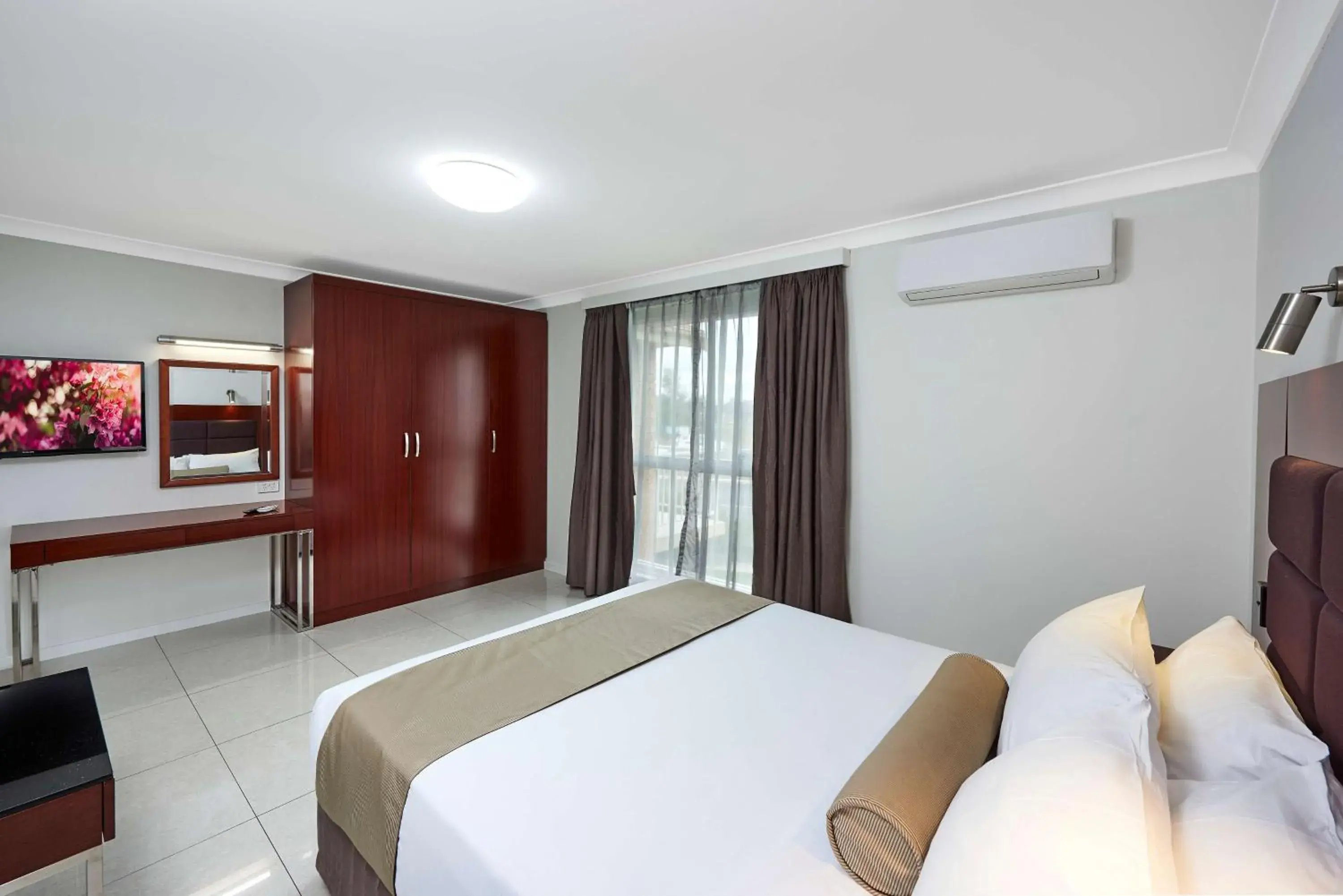 Bedroom, Bed in Best Western Casula Motor Inn Bedroom, Bed in Best Western Casula Motor Inn