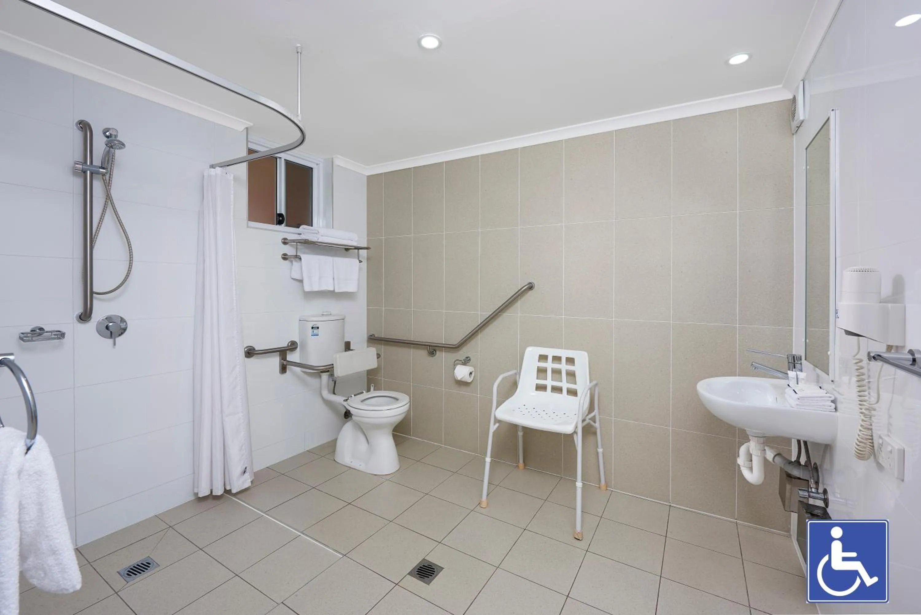 Bathroom in Best Western Casula Motor Inn
