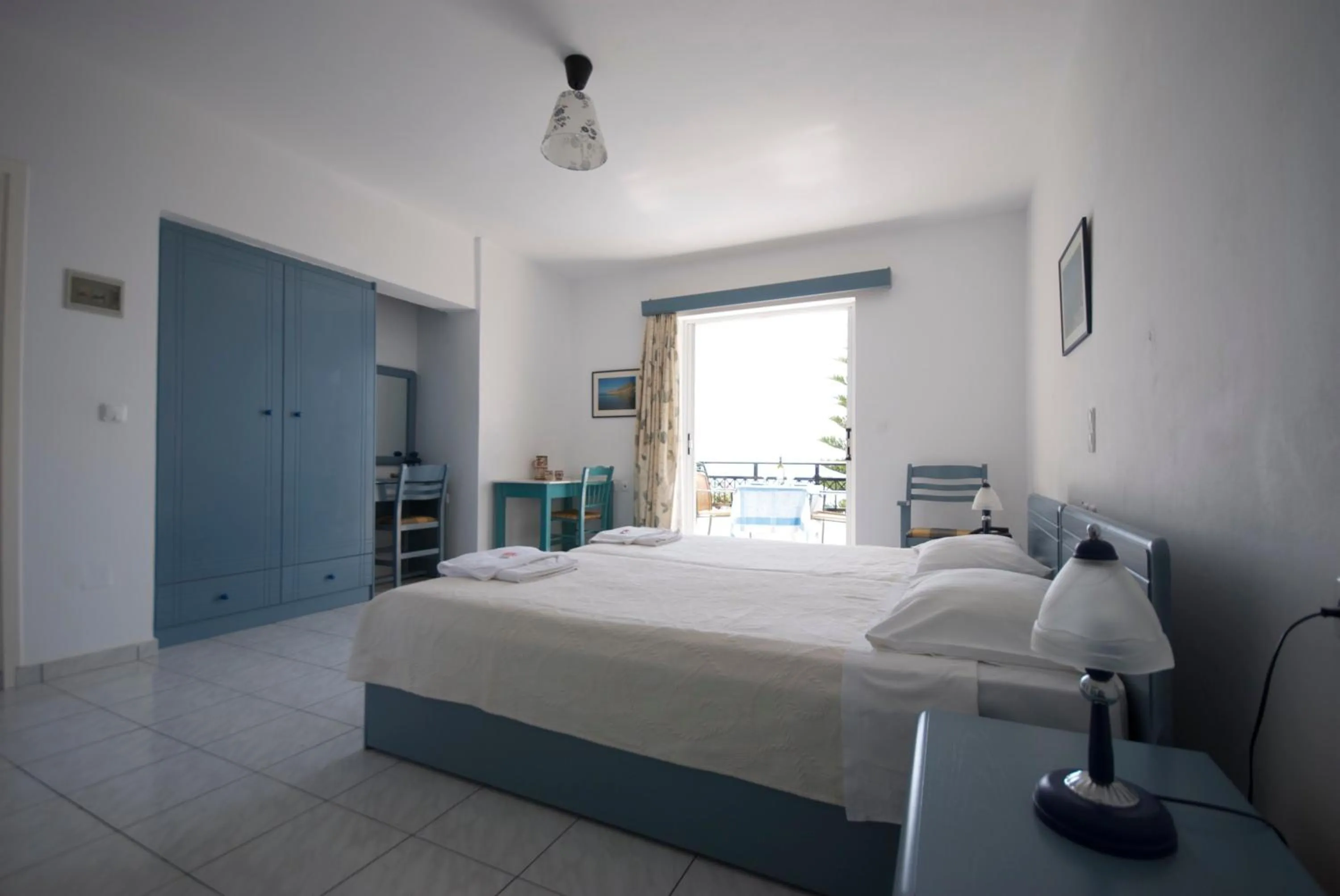 Photo of the whole room, Bed in Sarikampos Beach