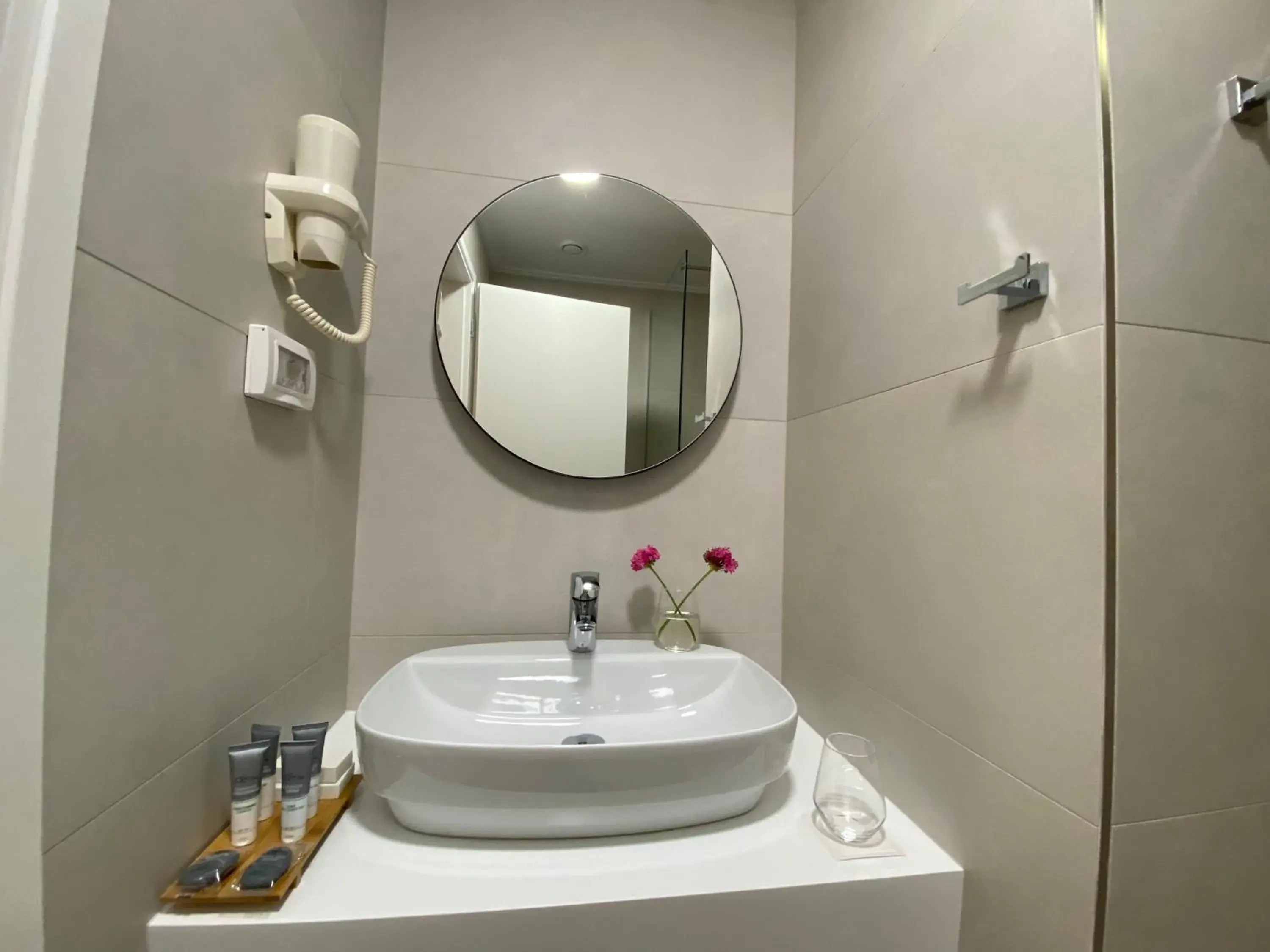 Deluxe Double or Twin Room with Balcony in Hotel Olive Ksamil Deluxe Double or Twin Room with Balcony in Hotel Olive Ksamil