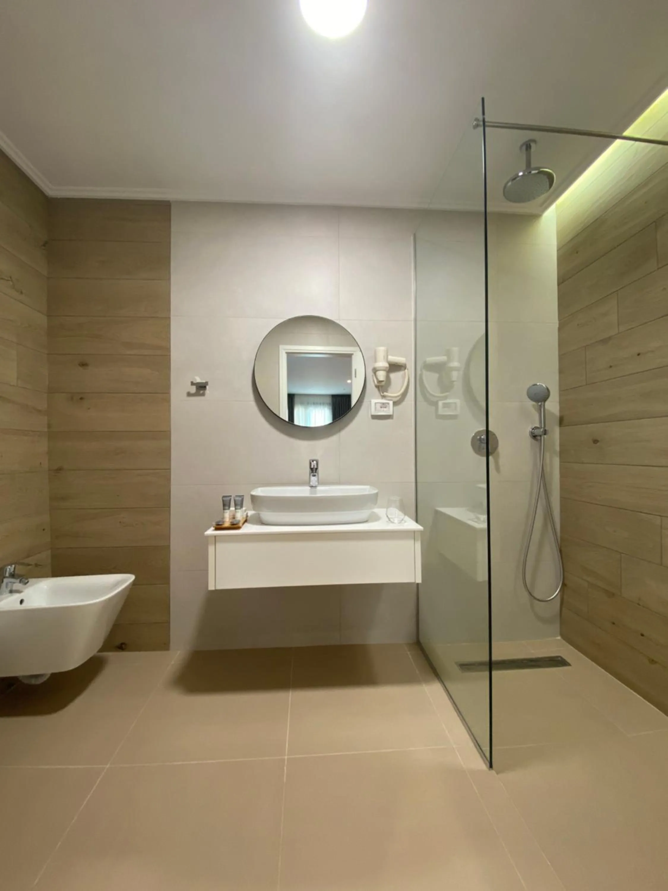 Bathroom in Hotel Olive Ksamil