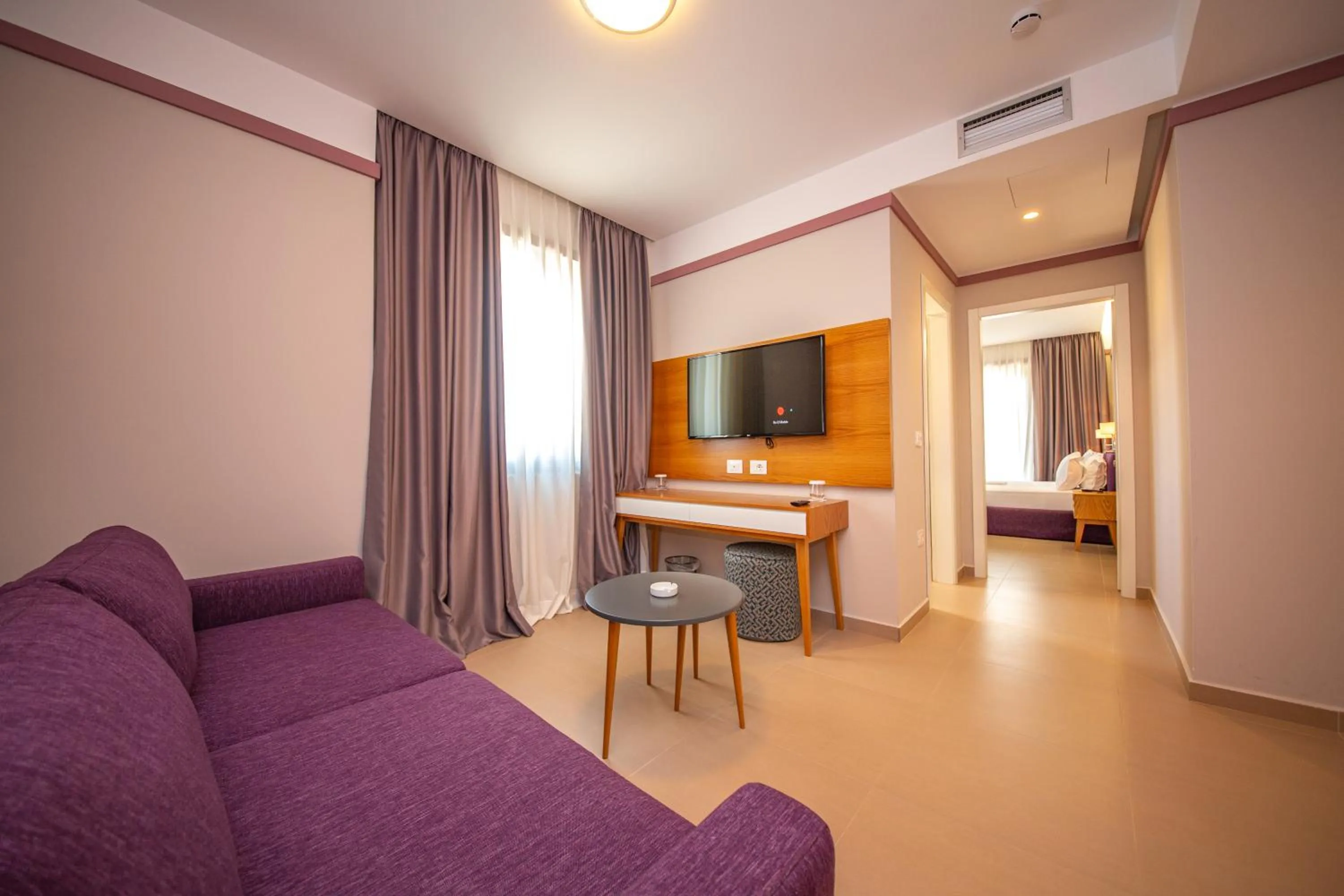 TV and multimedia, Bed in Hotel Olive Ksamil