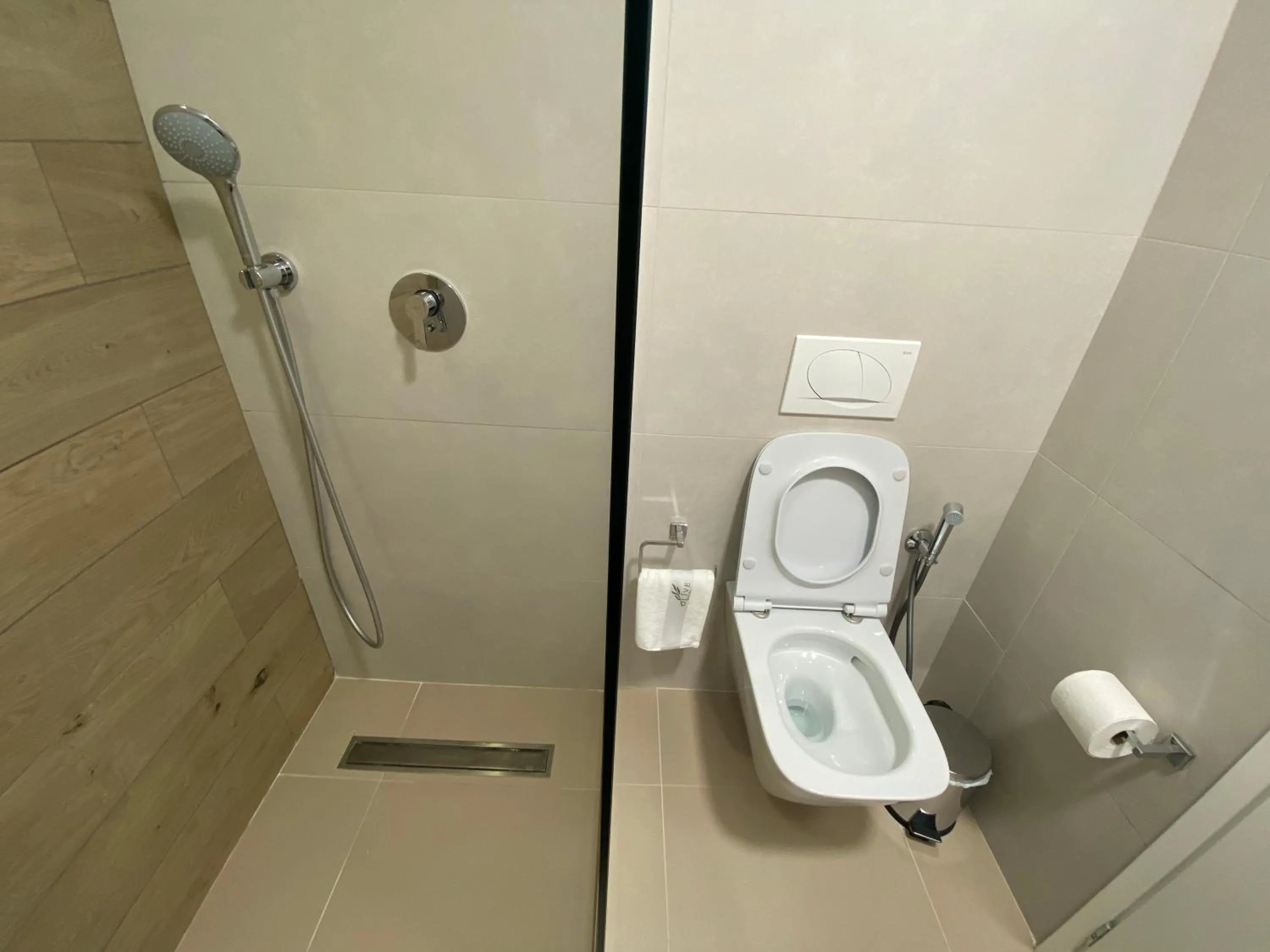 Bathroom in Hotel Olive Ksamil