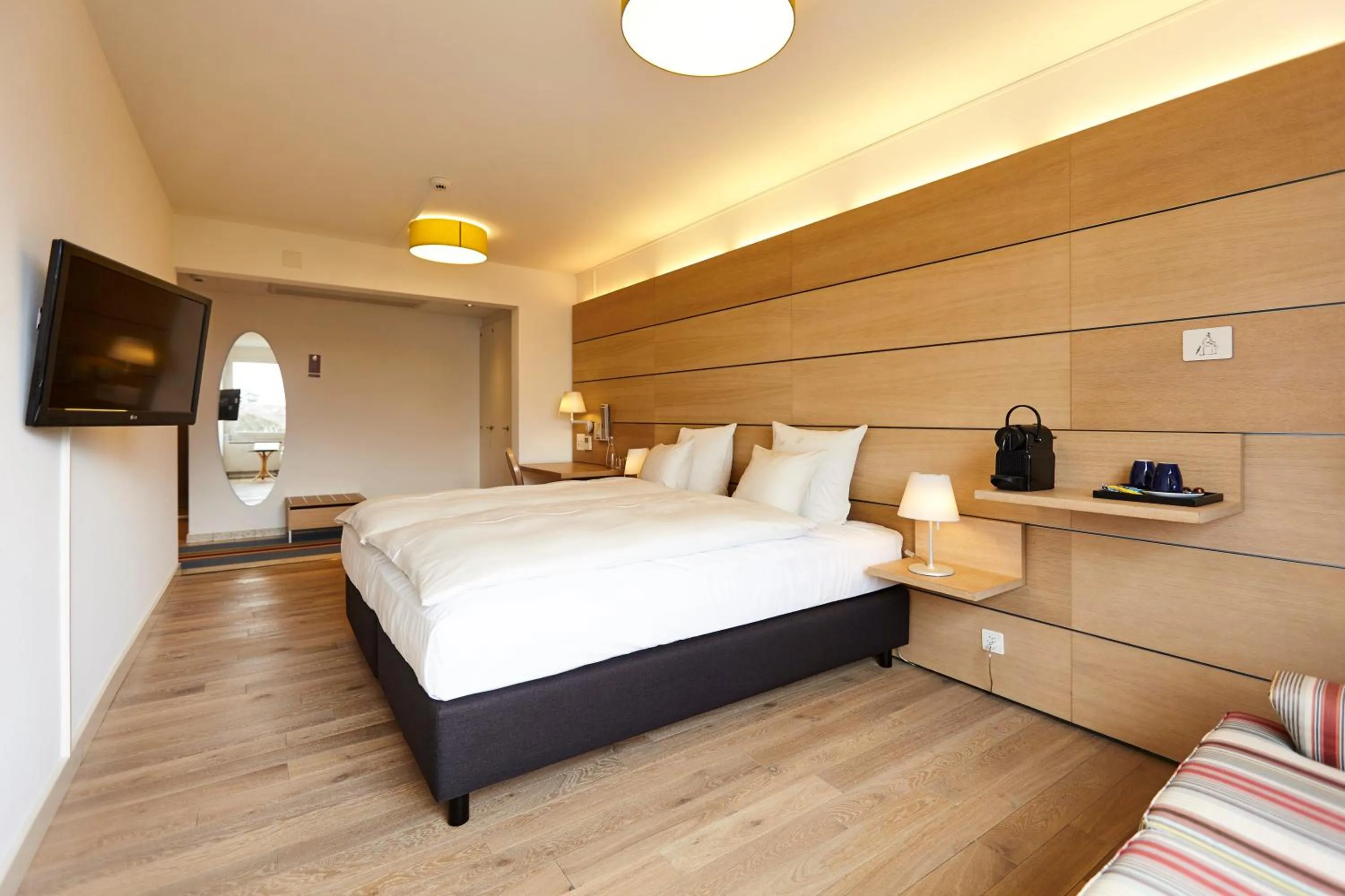 Bedroom, Bed in Steinenschanze Charming City & Garden Hotel