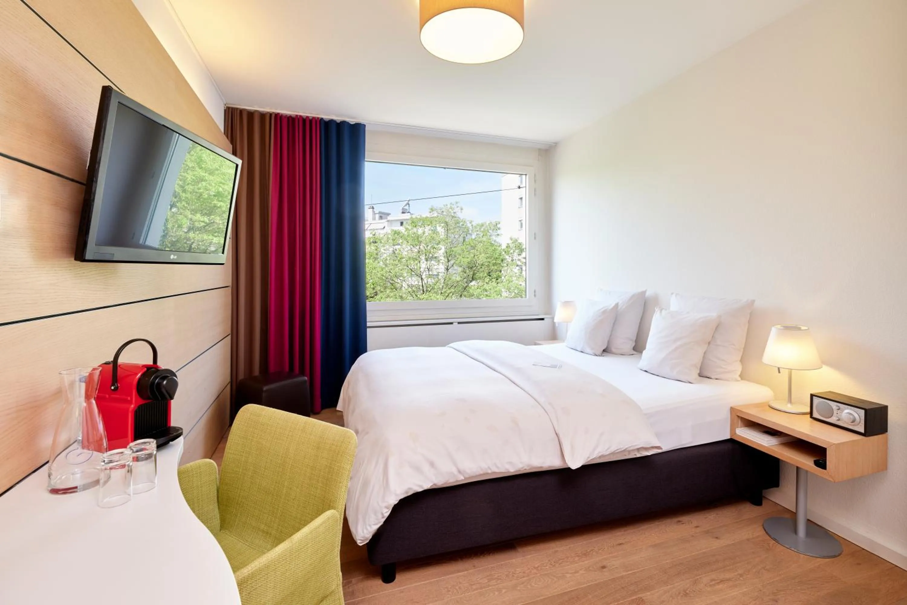 Photo of the whole room, Bed in Steinenschanze Charming City & Garden Hotel