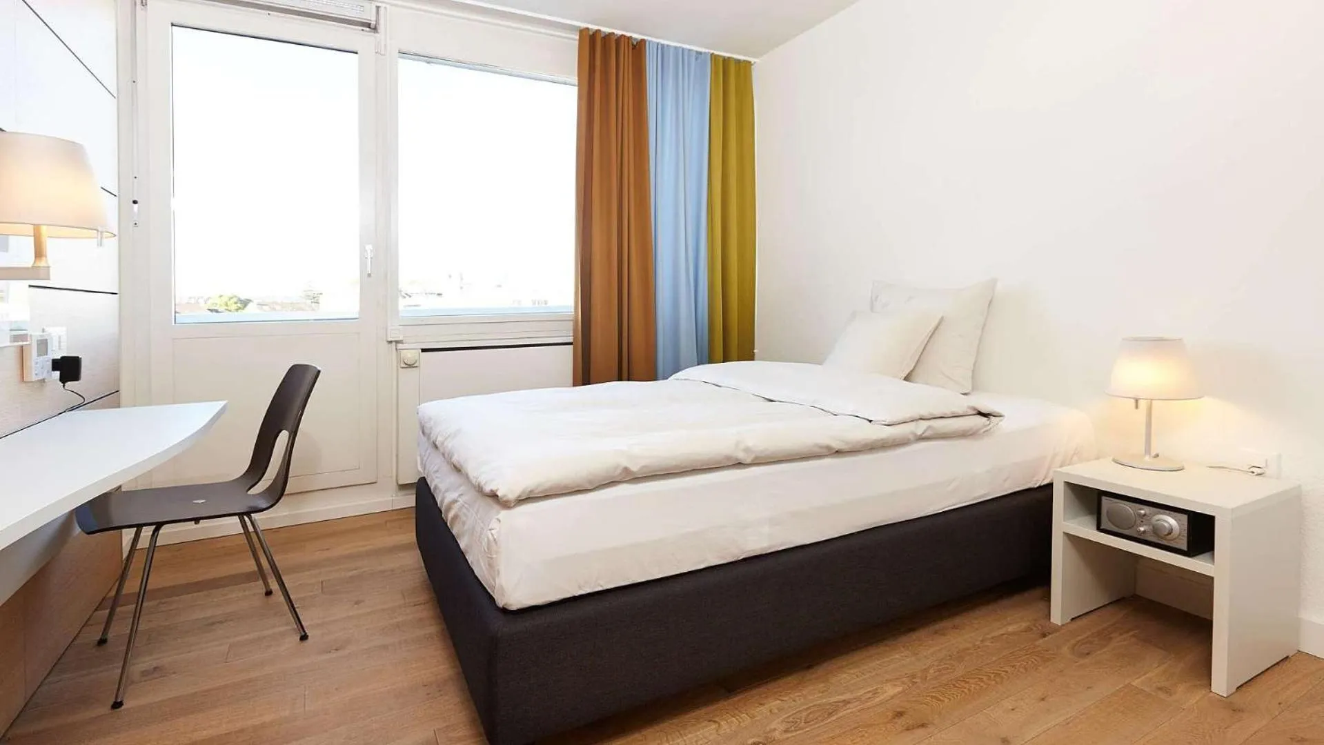 Photo of the whole room, Bed in Steinenschanze Charming City & Garden Hotel