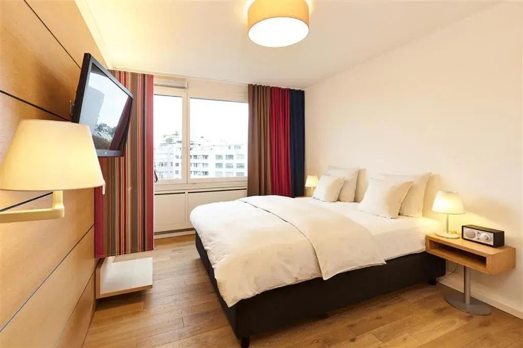 Bedroom, Bed in Steinenschanze Charming City & Garden Hotel Bedroom, Bed in Steinenschanze Charming City & Garden Hotel