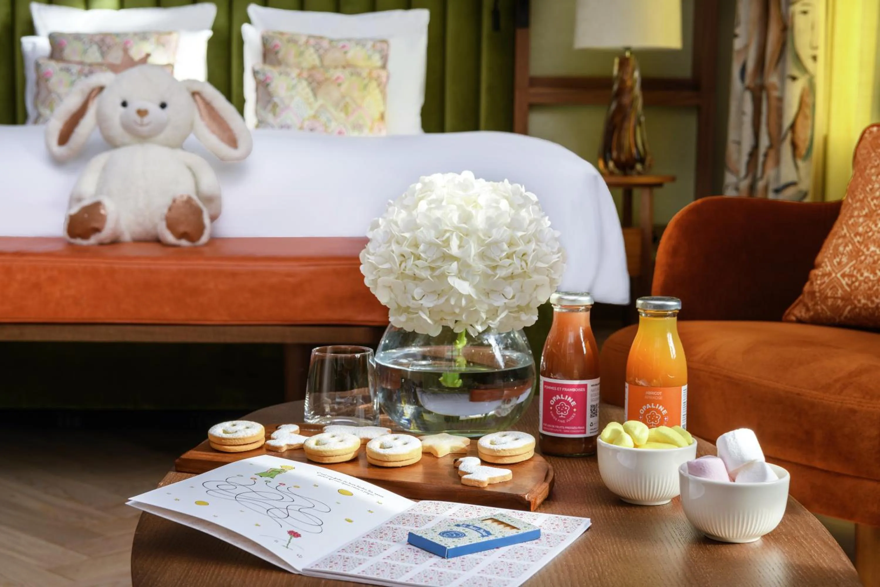 Bed in Hôtel Métropole Genève