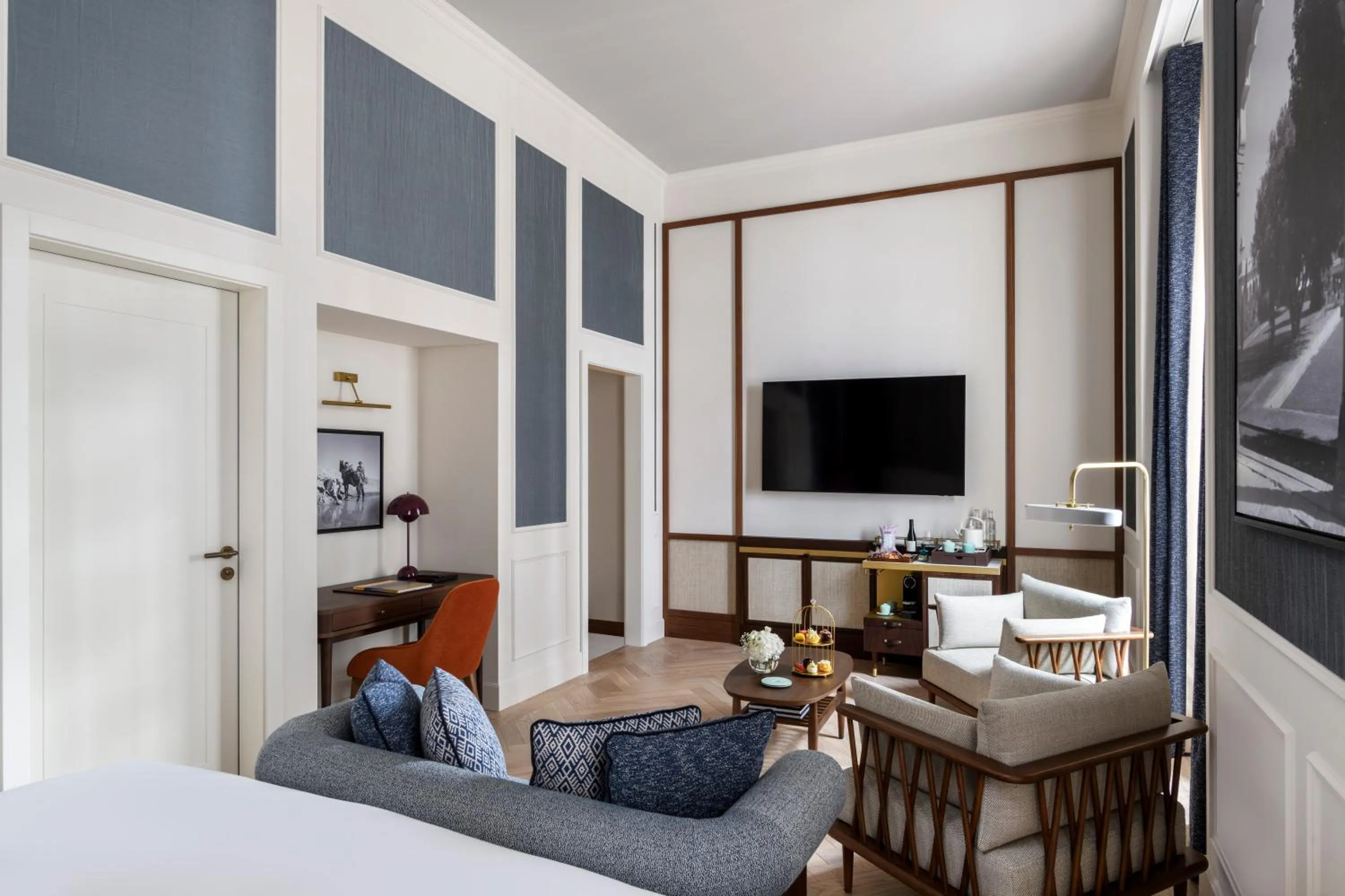 Bed in Hôtel Métropole Genève