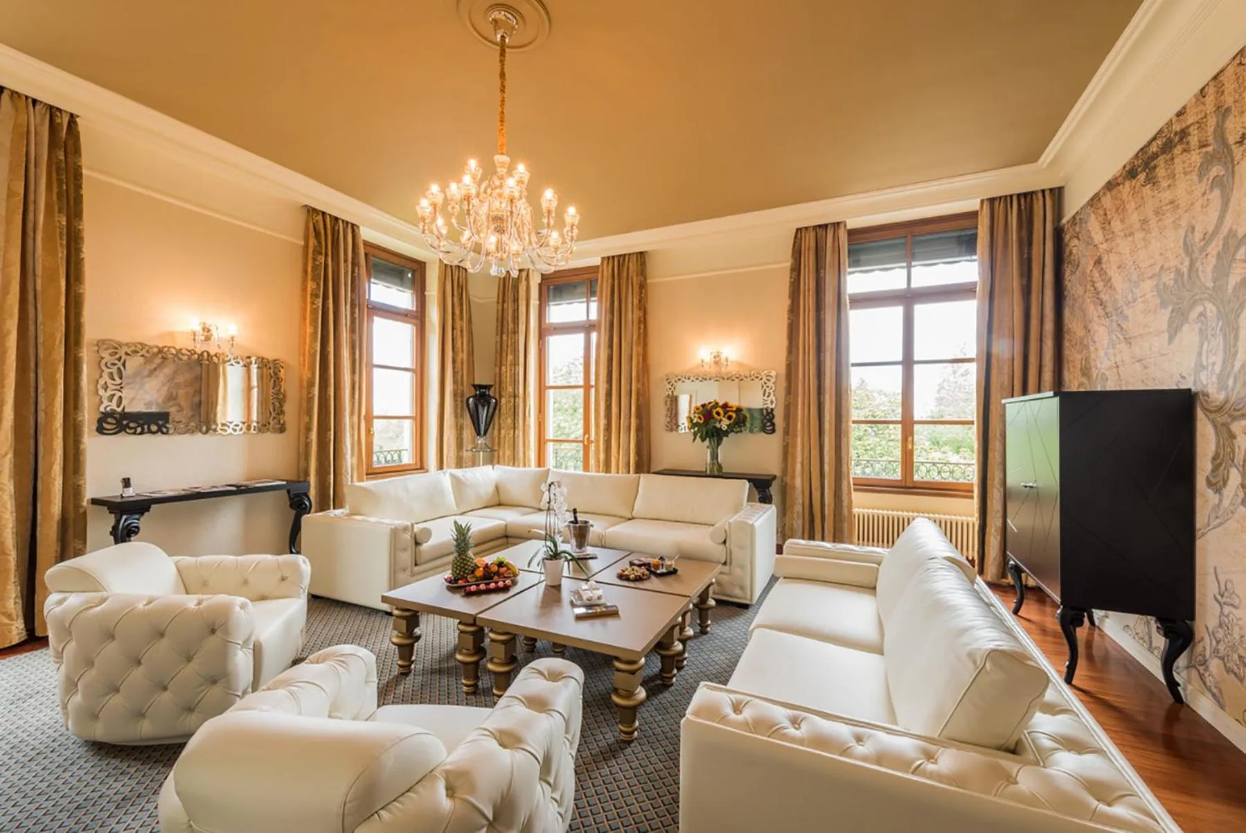 Living room in Hôtel Métropole Genève