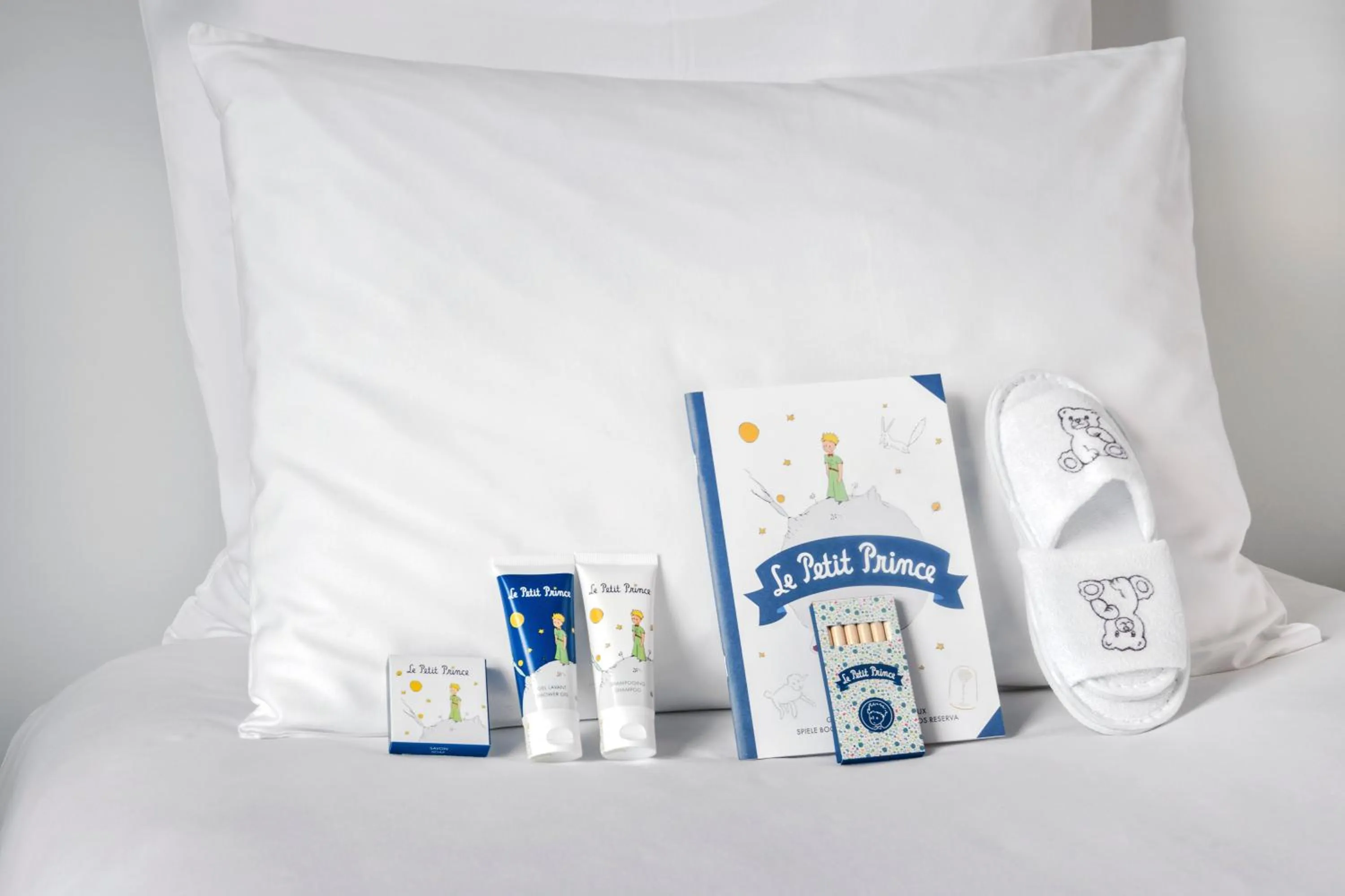 Bed in Hôtel Métropole Genève