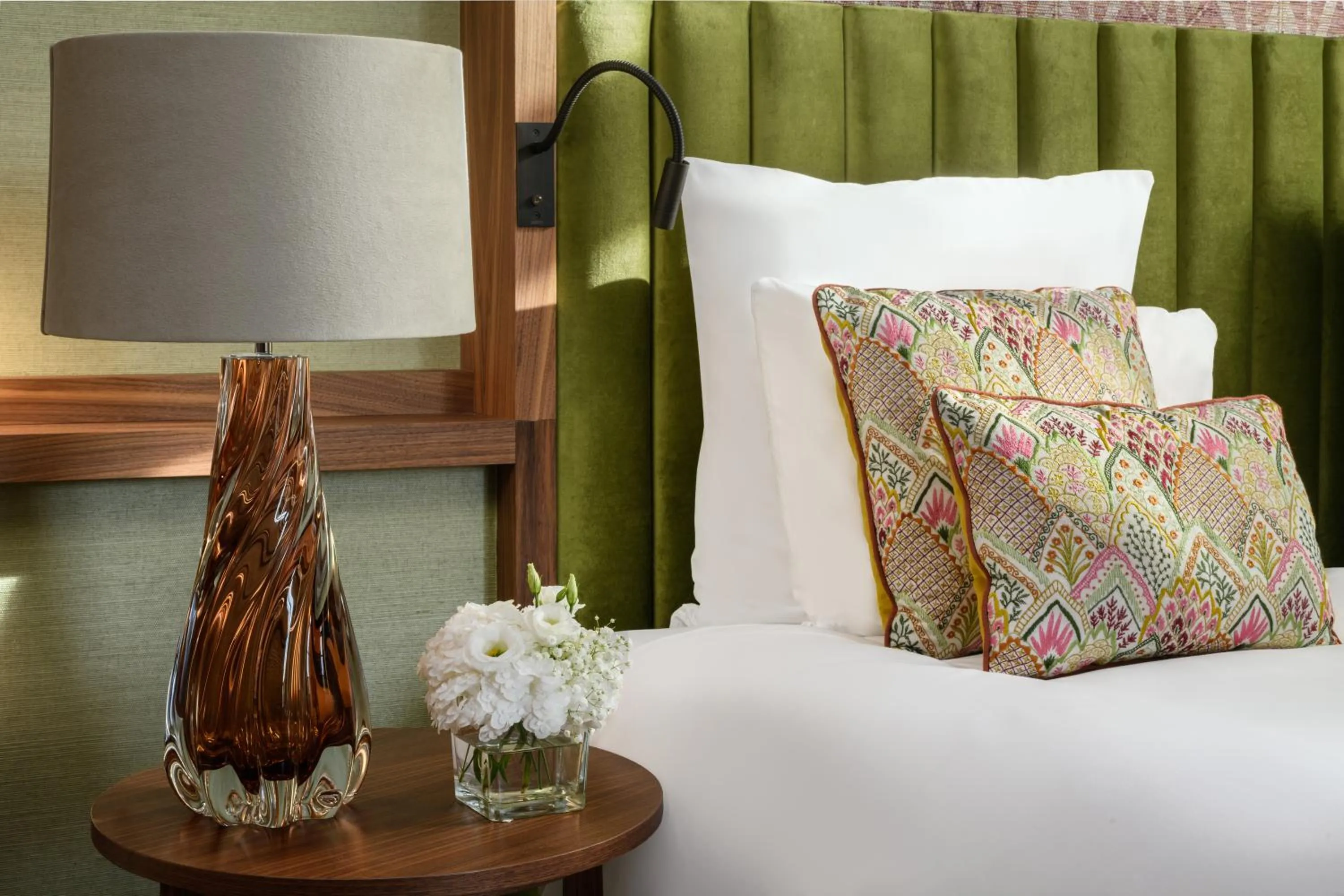 Bed in Hôtel Métropole Genève