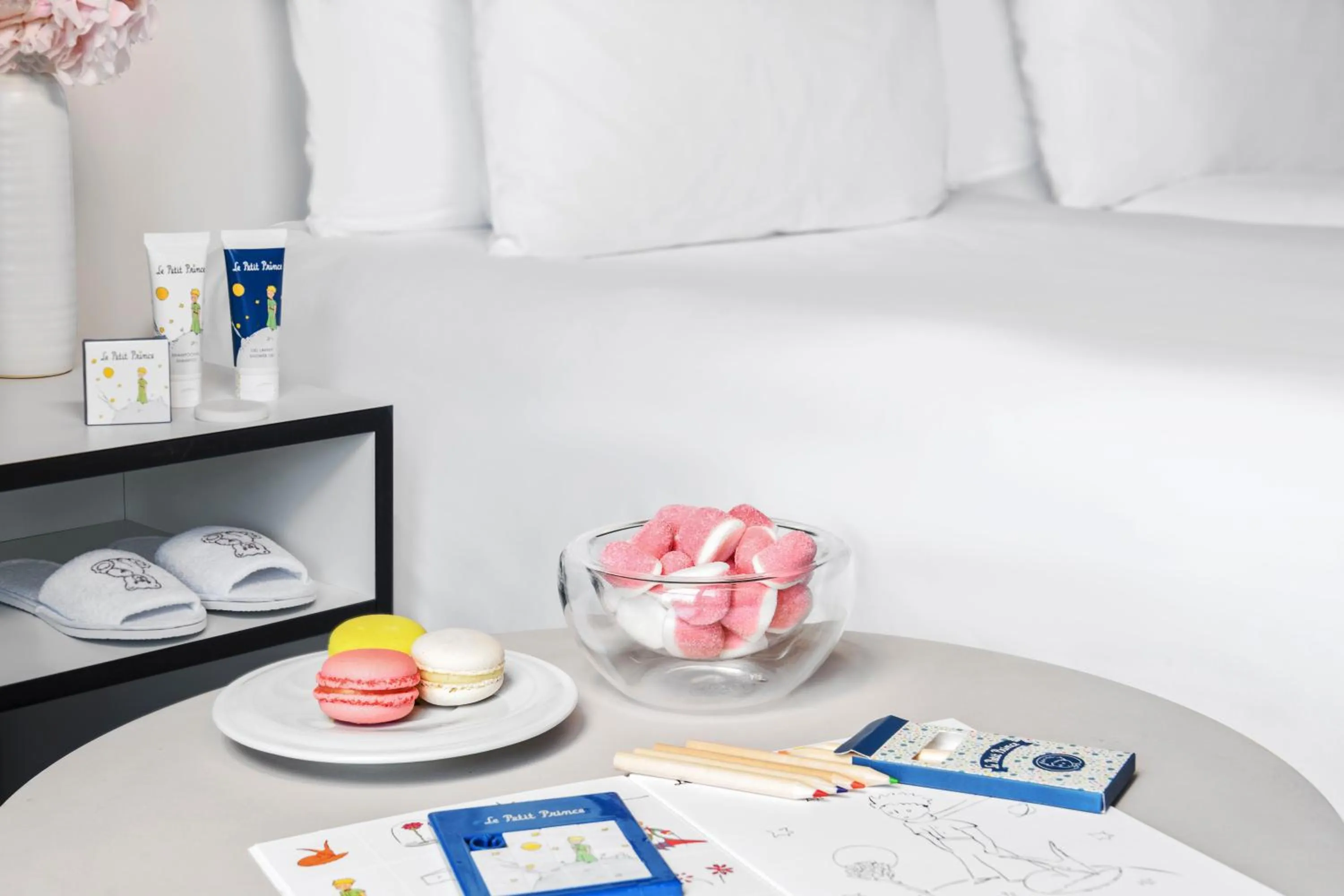 Bed in Hôtel Métropole Genève