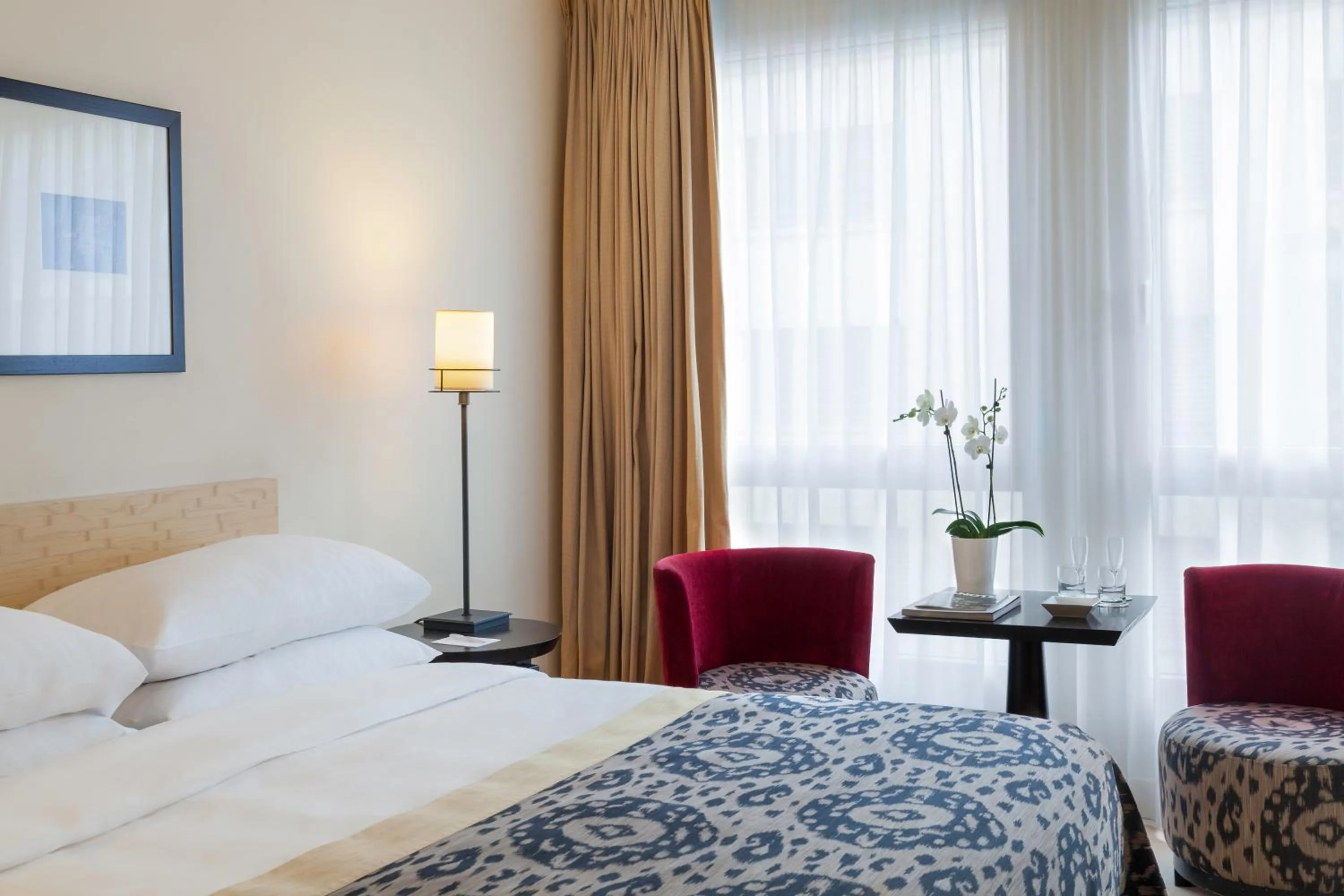 Seating area, Bed in Jade Manotel