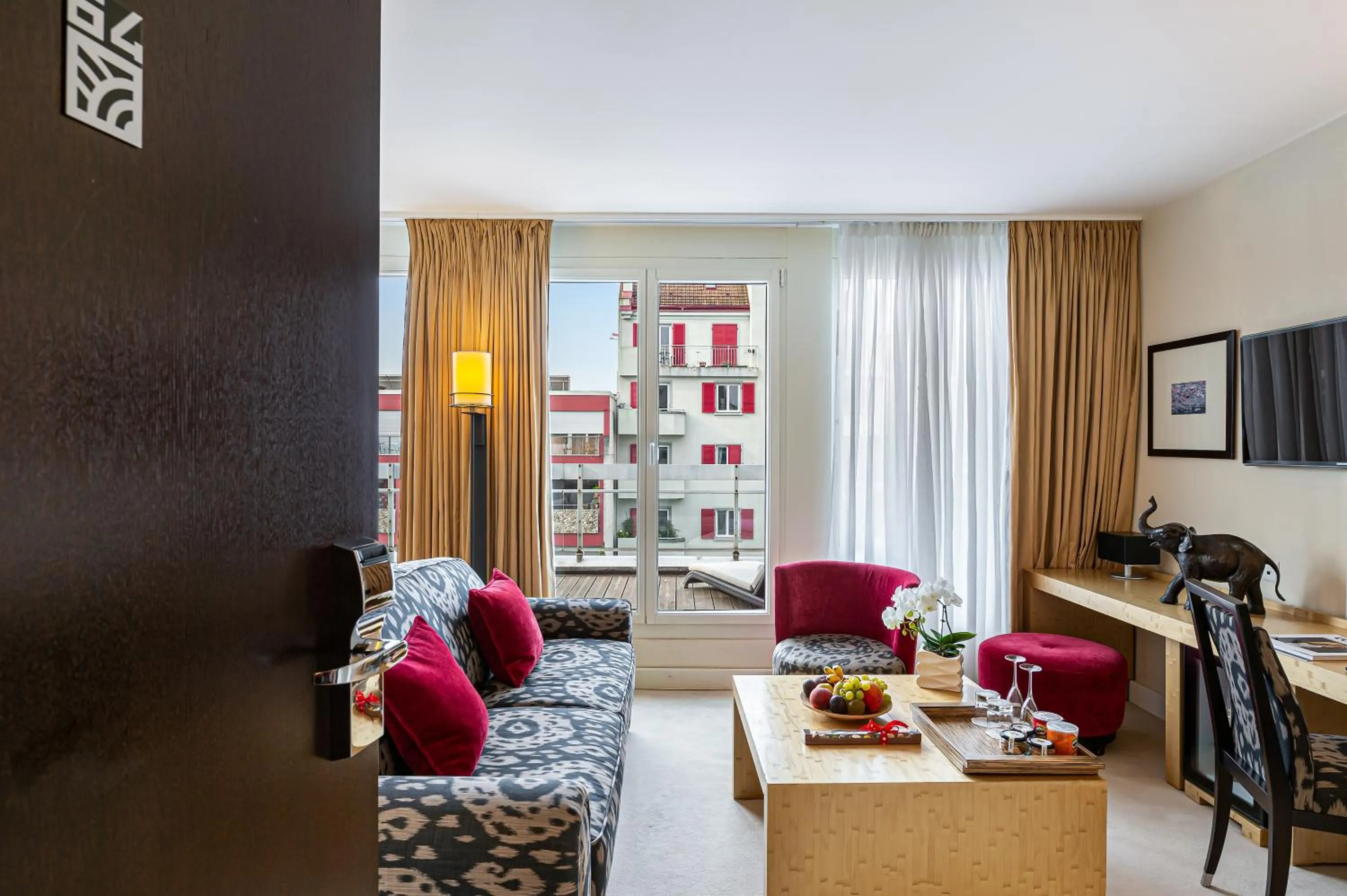 Decorative detail in Jade Manotel