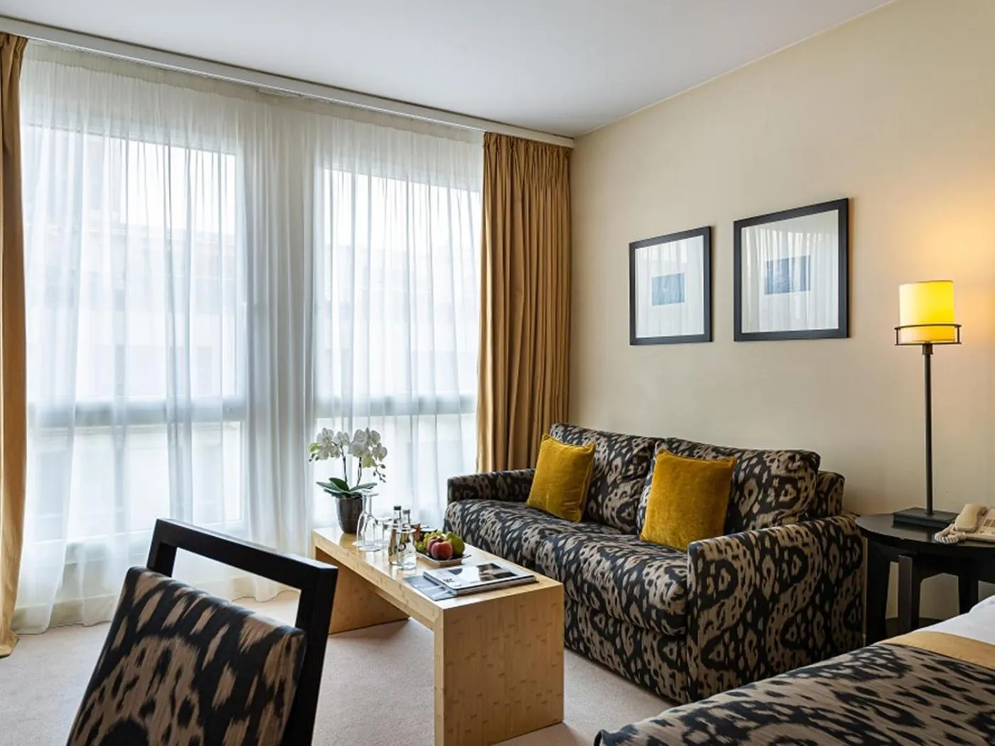 Decorative detail in Jade Manotel