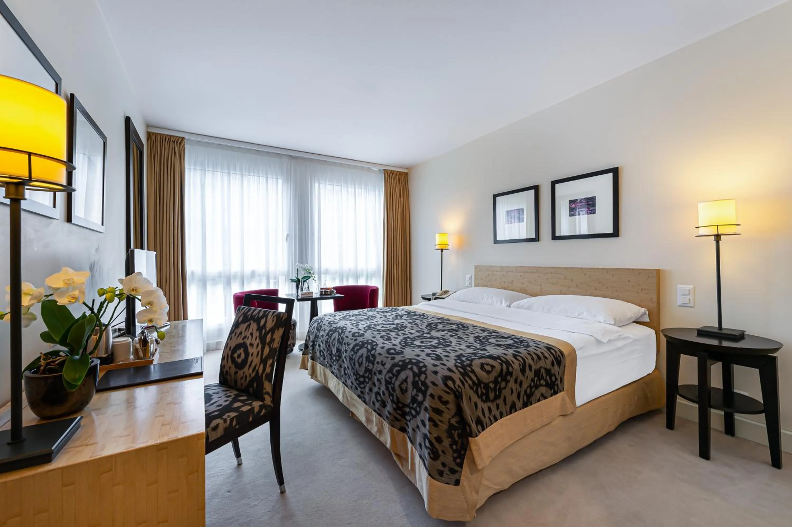 Decorative detail, Bed in Jade Manotel