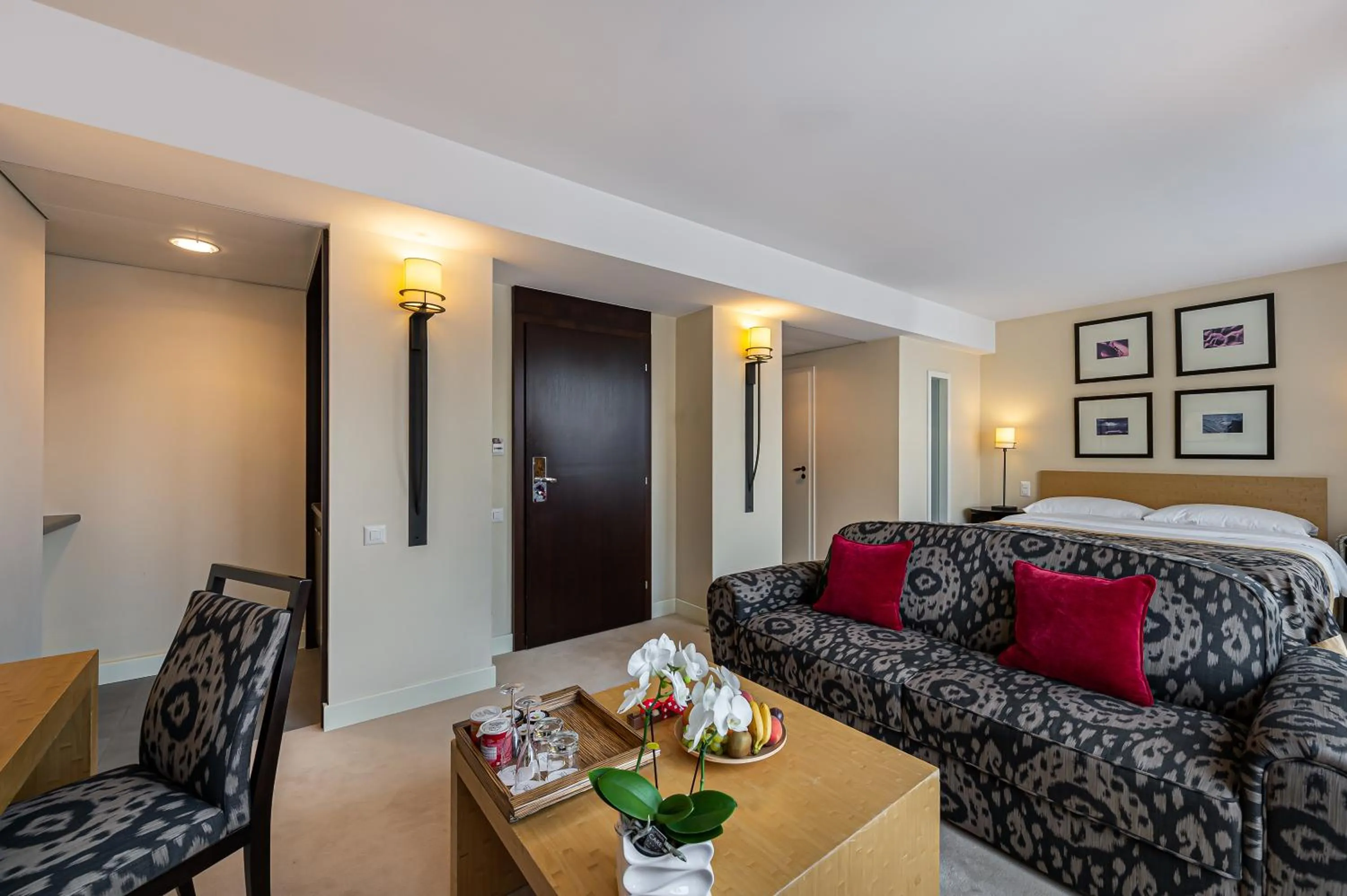 Decorative detail, Bed in Jade Manotel