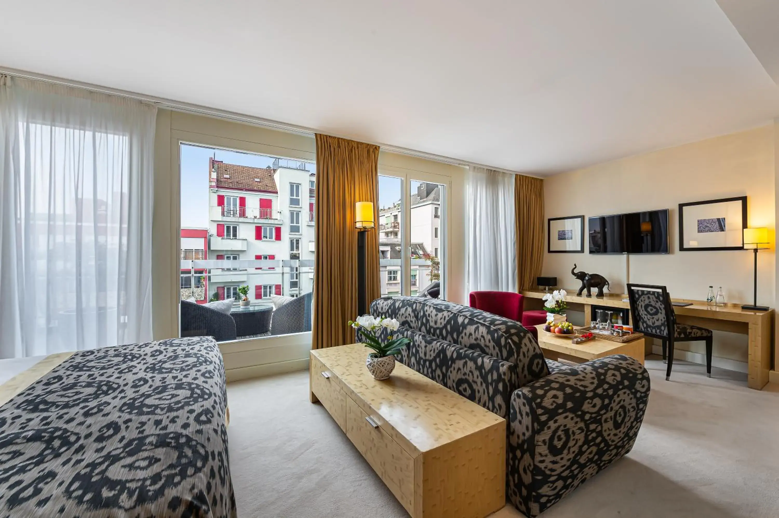 Bed in Jade Manotel Bed in Jade Manotel