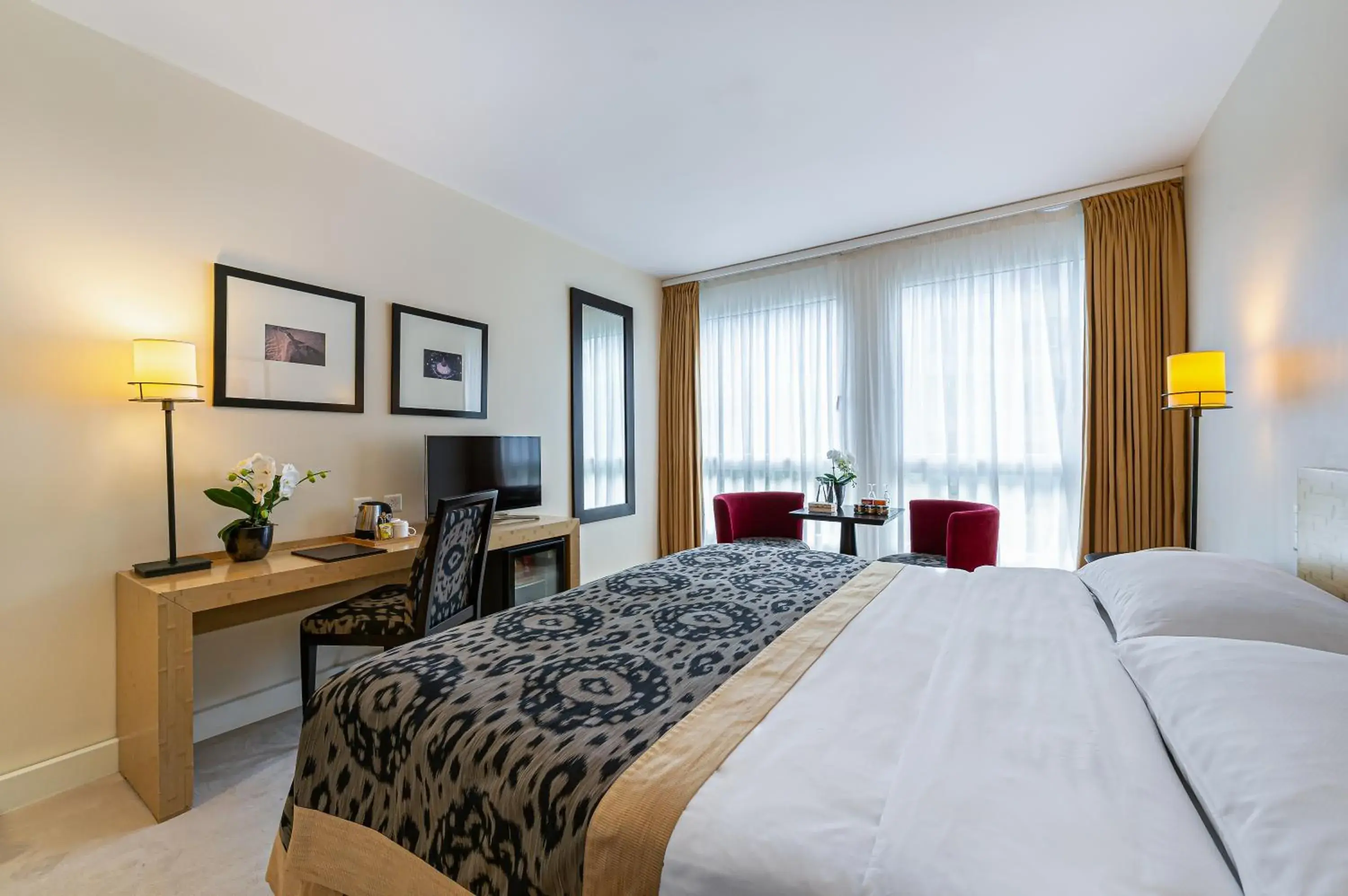 TV and multimedia, Bed in Jade Manotel TV and multimedia, Bed in Jade Manotel