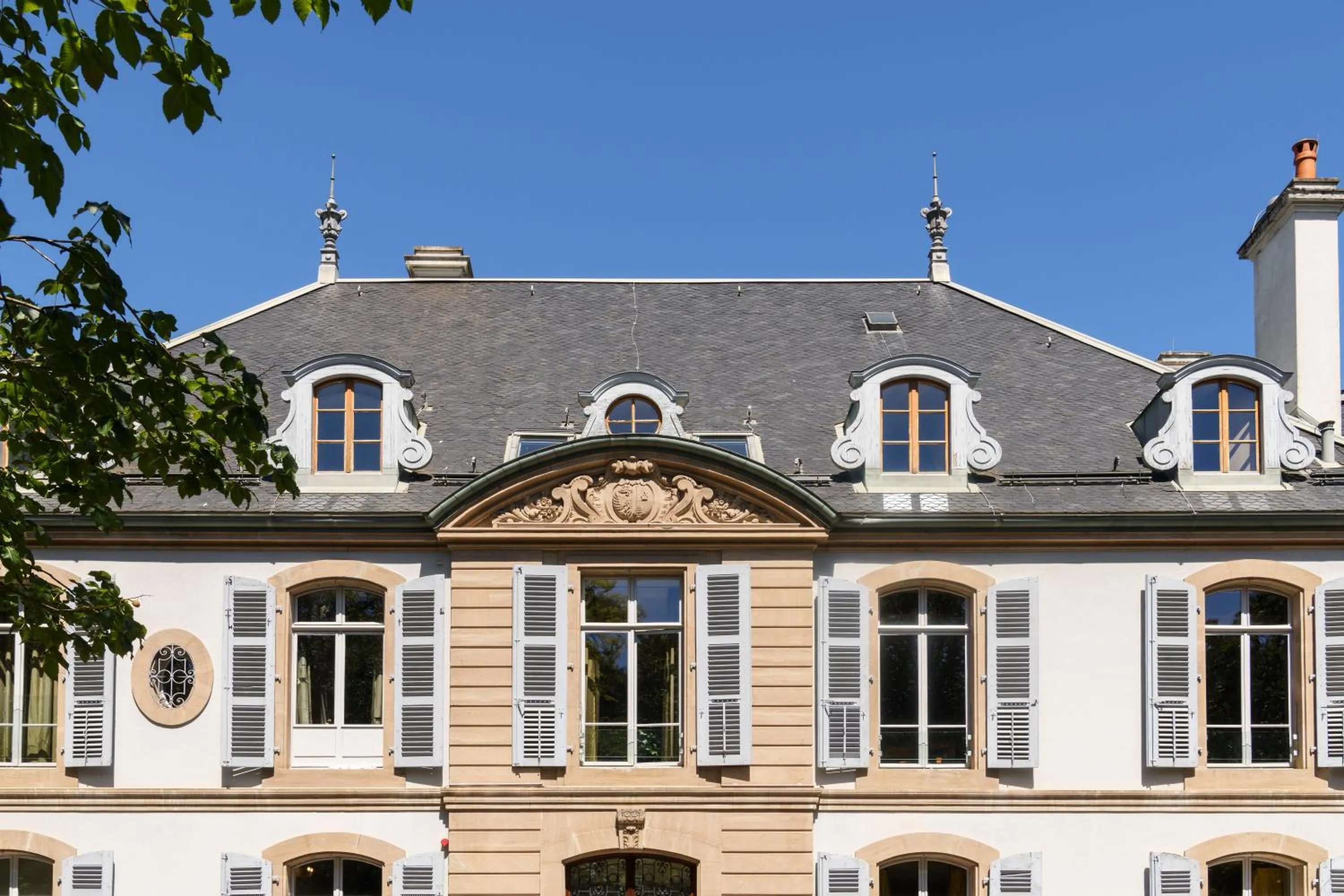 Property building in Hôtel Résidence Parc des Eaux Vives