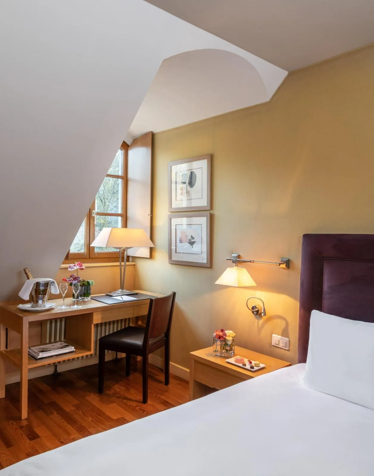 Food and drinks, Bed in Hôtel Résidence Parc des Eaux Vives