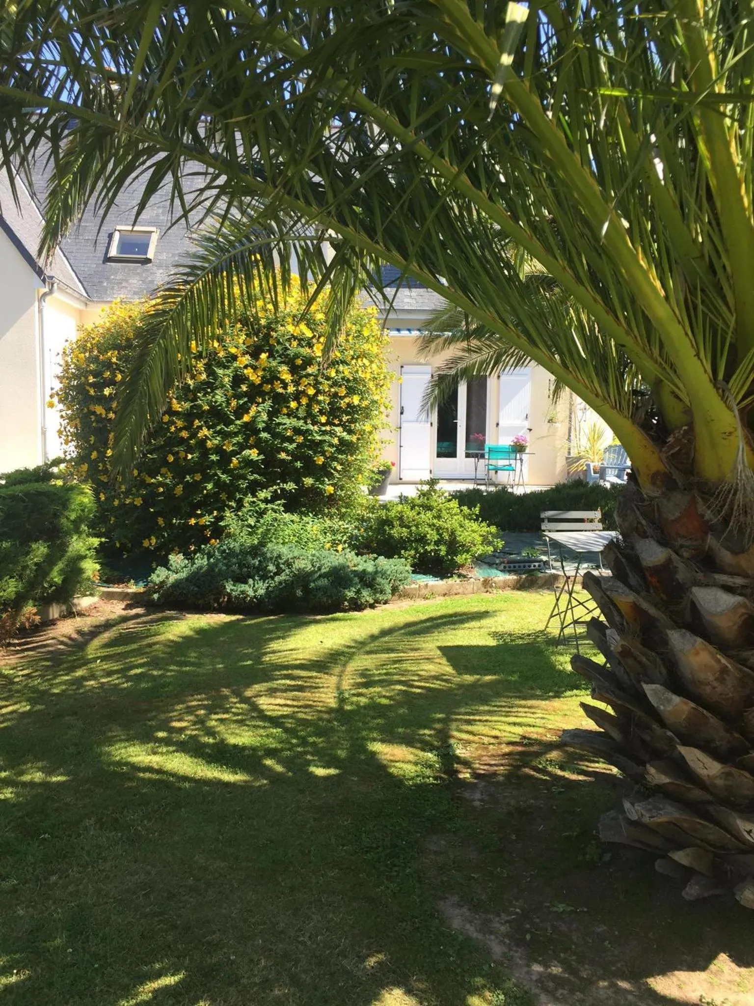 Côté jardin des Charmilles