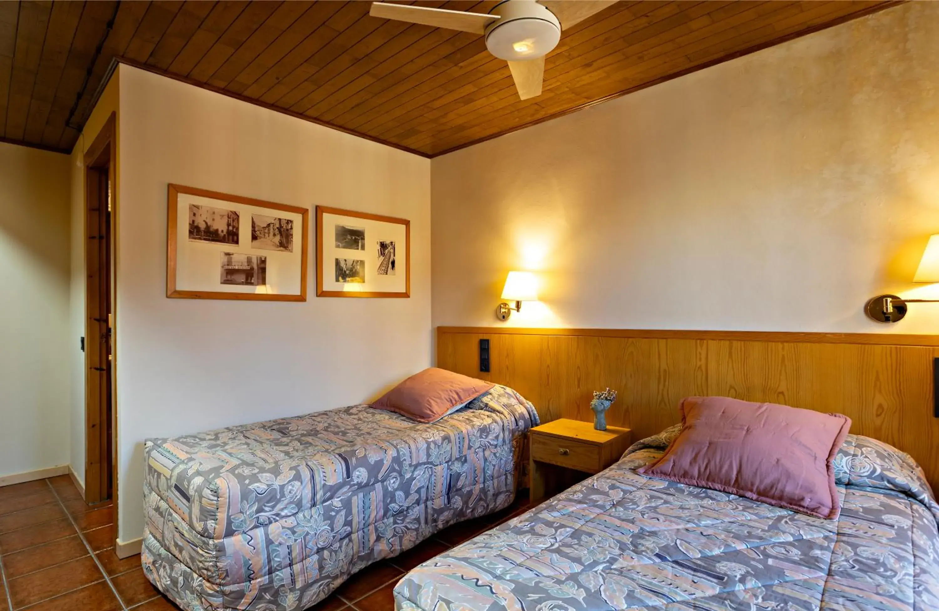 Twin Room in Hostal Victor Twin Room in Hostal Victor