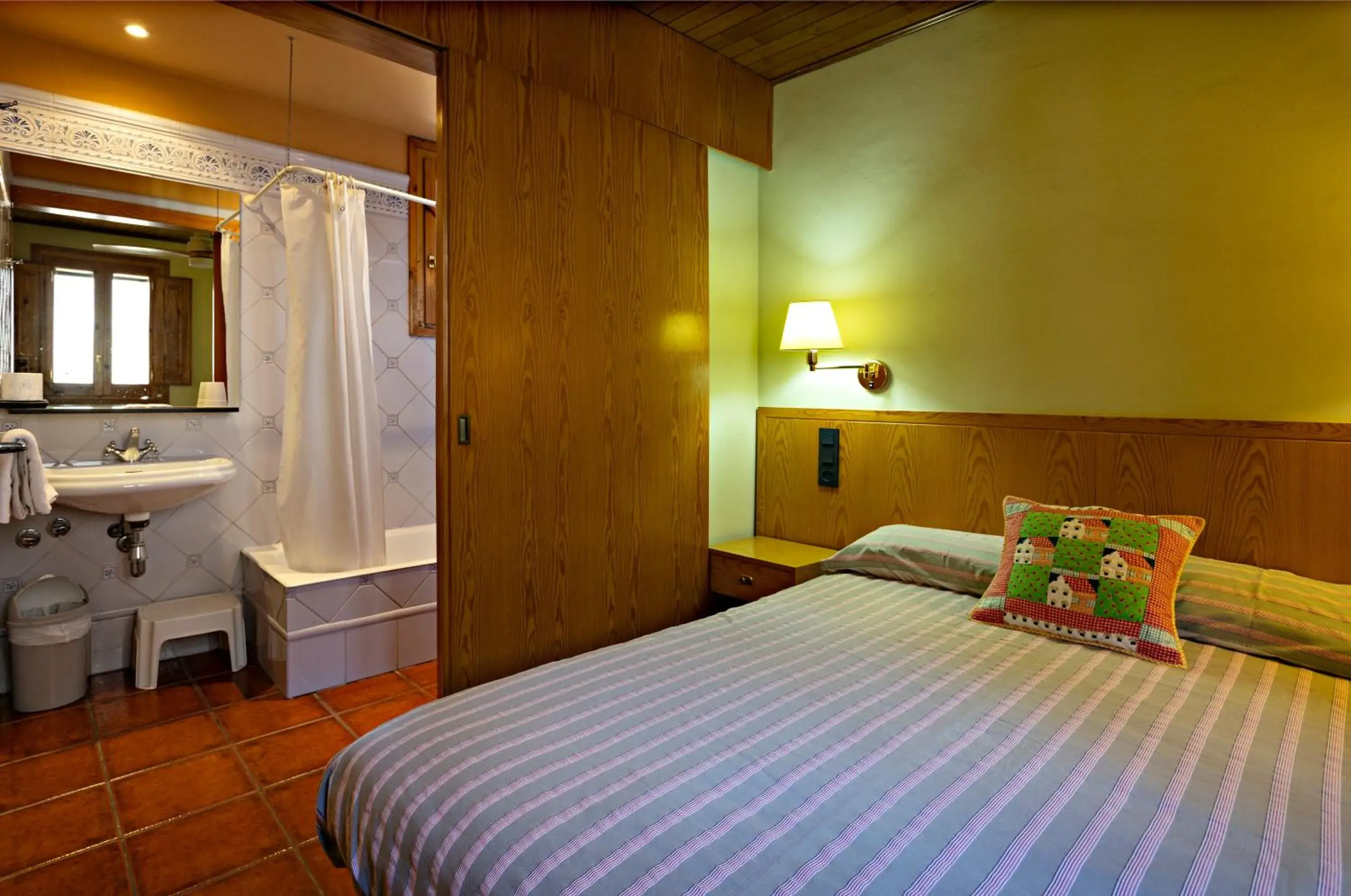 Double Room in Hostal Victor Double Room in Hostal Victor