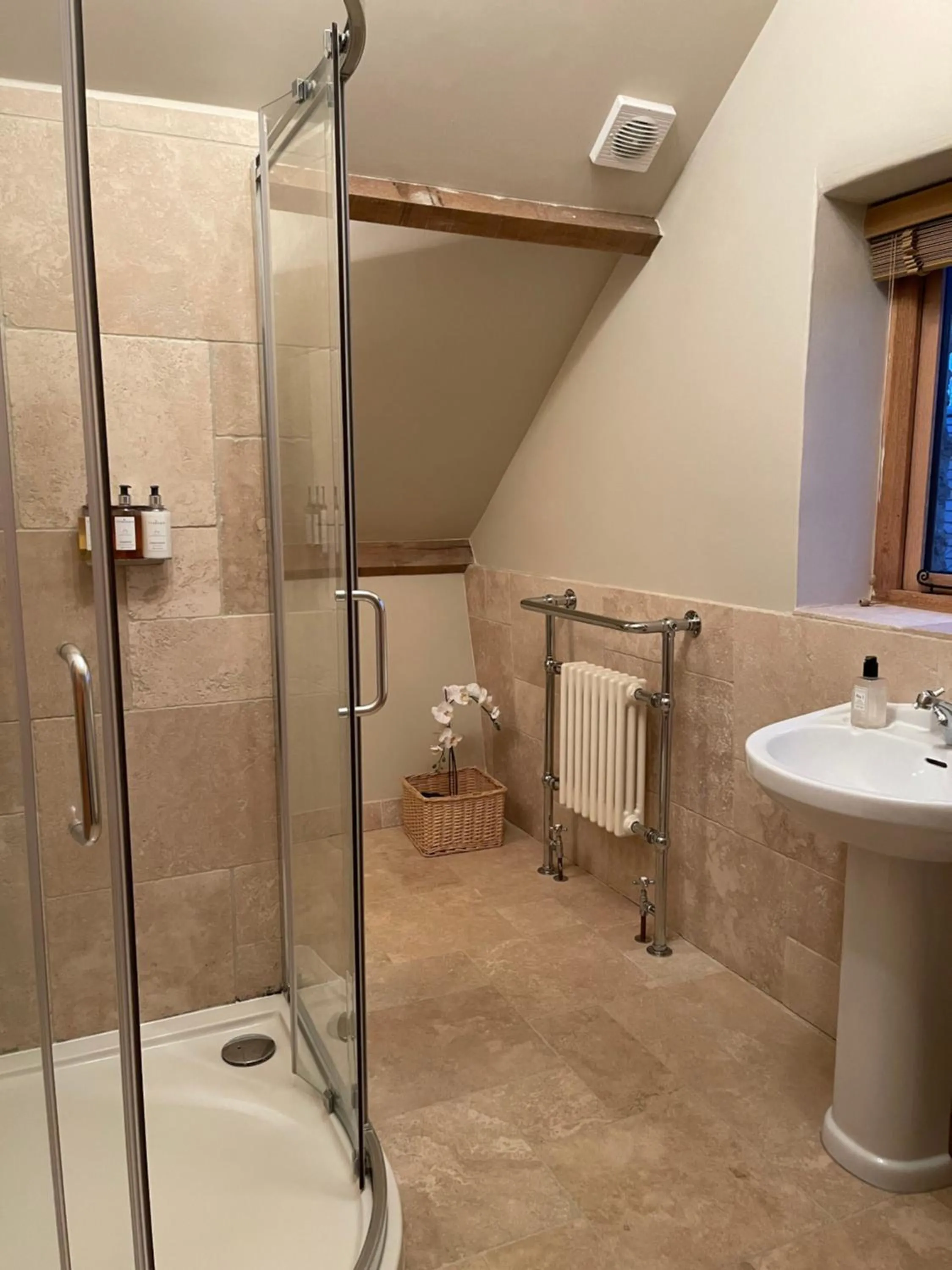 Shower in Yew Tree Cottage