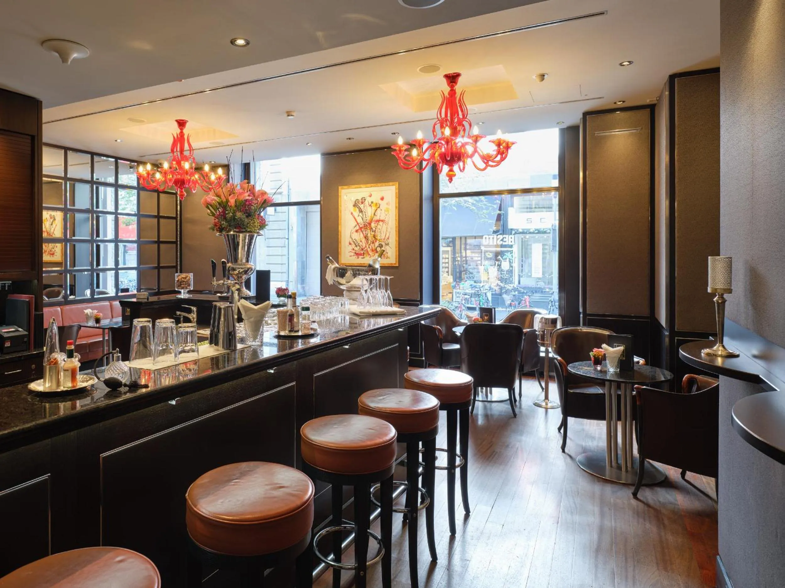 Lounge or bar in Hotel Schweizerhof Zürich