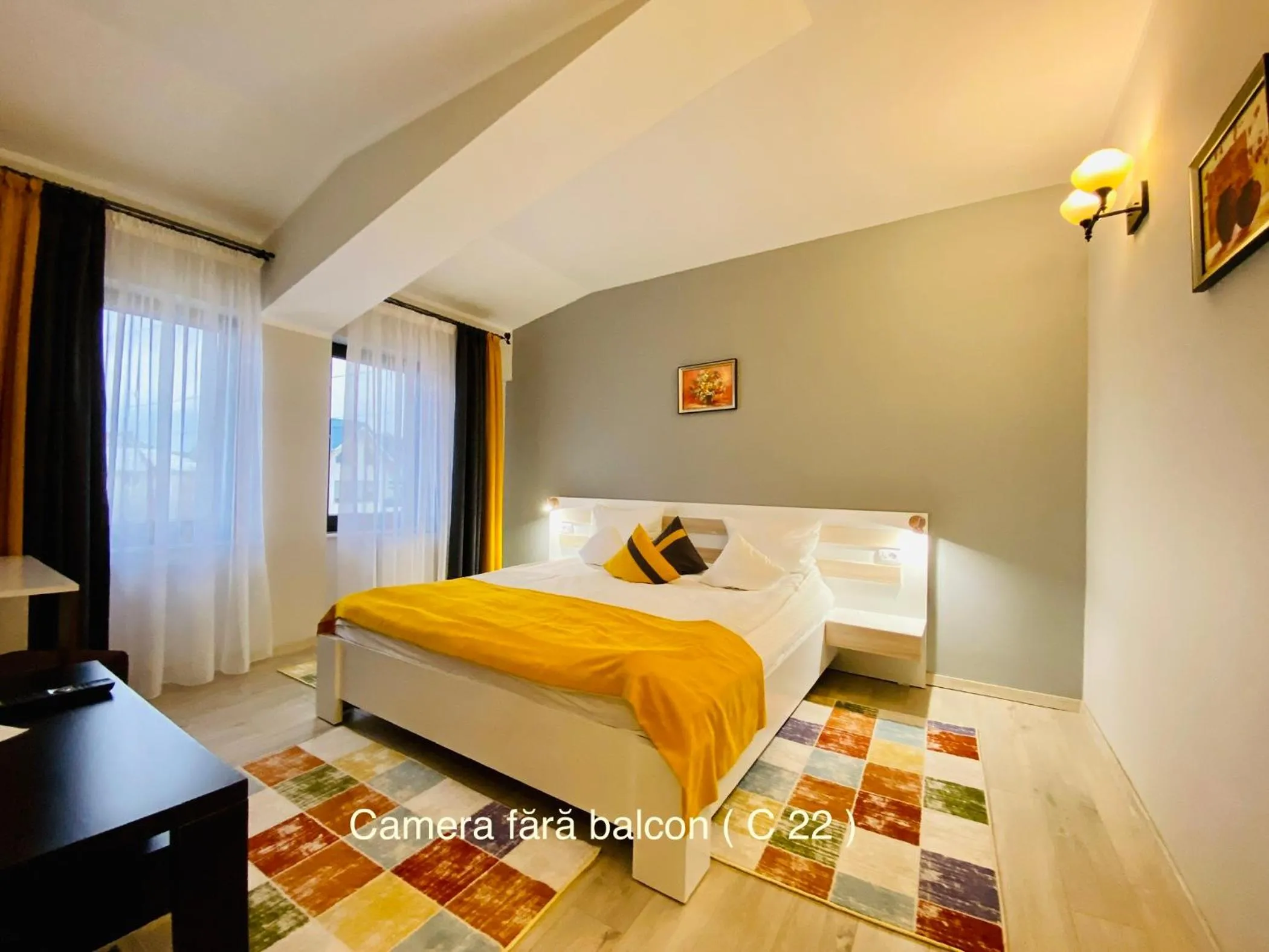 Bed in Pensiunea Camena